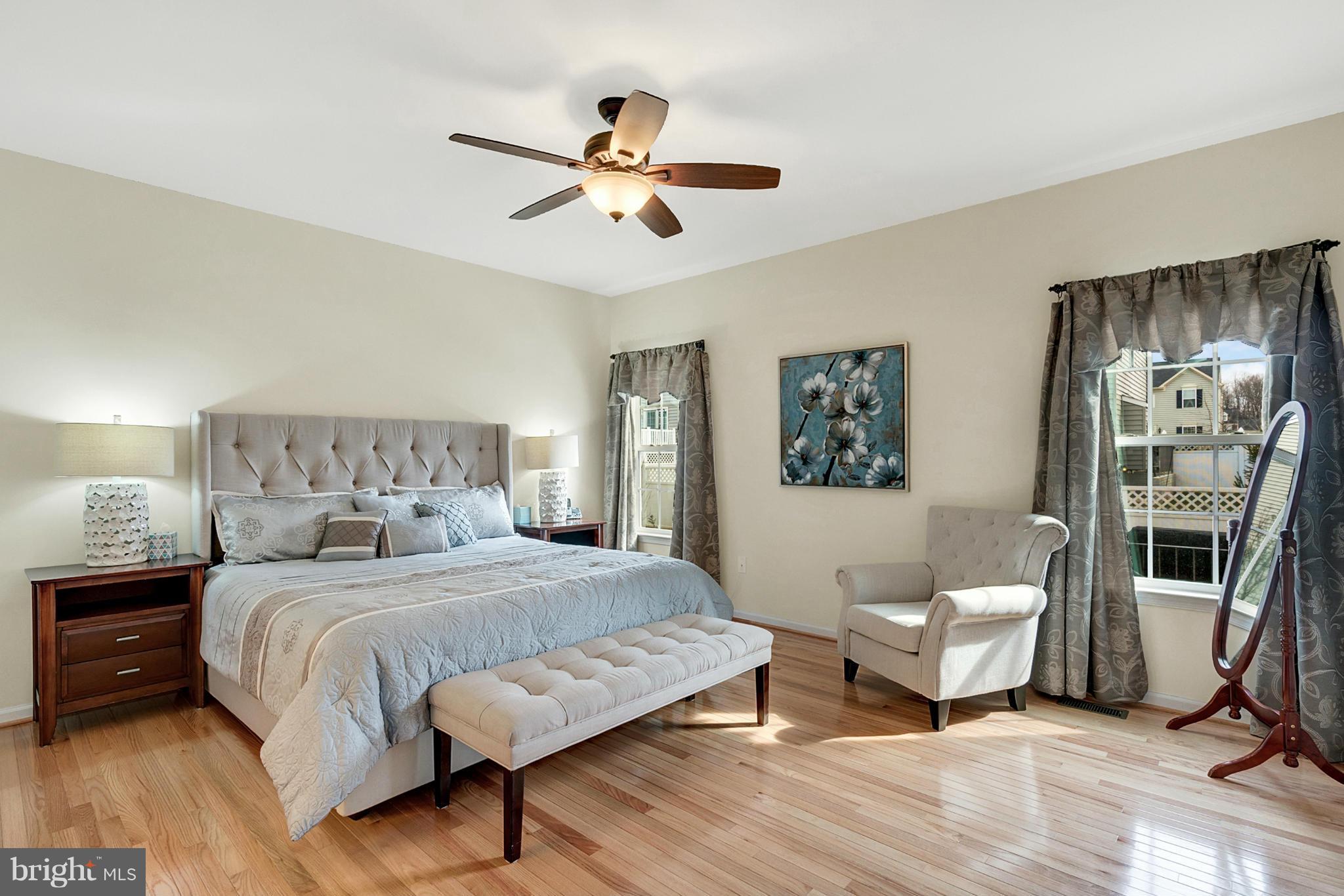 THREE FLAGS - Residential