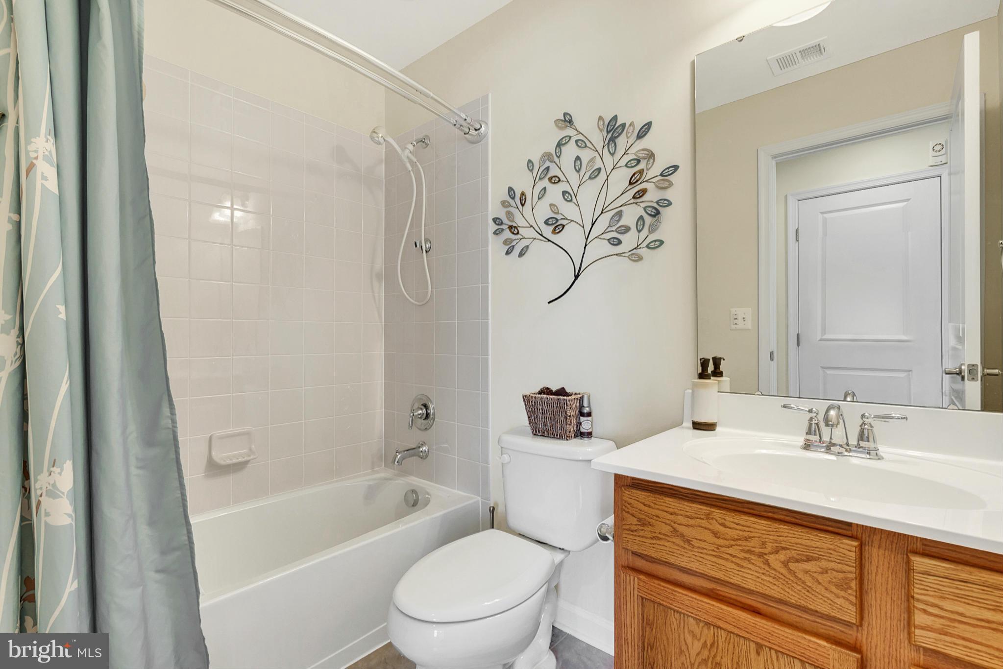 THREE FLAGS - Residential