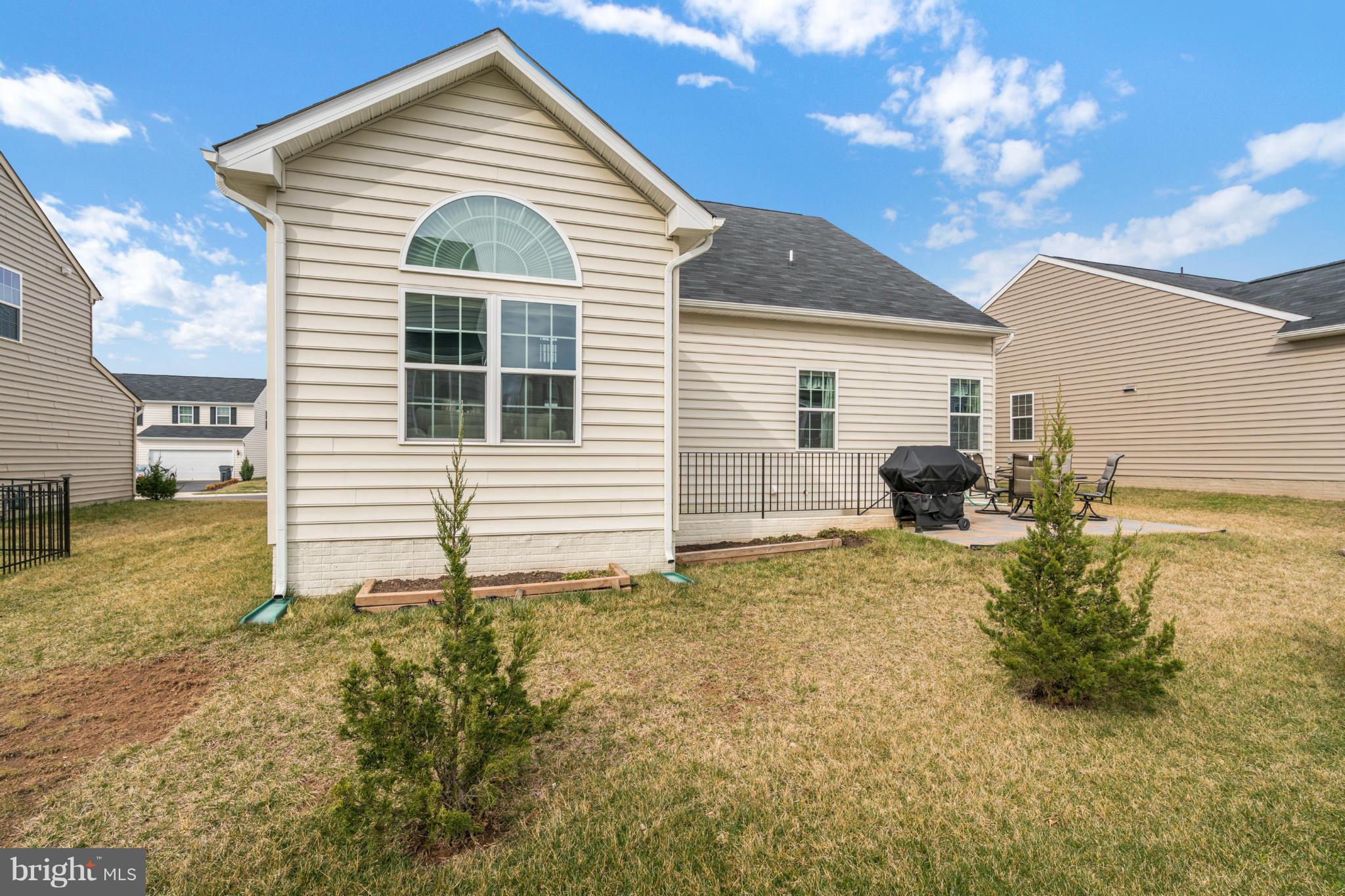 THREE FLAGS - Residential