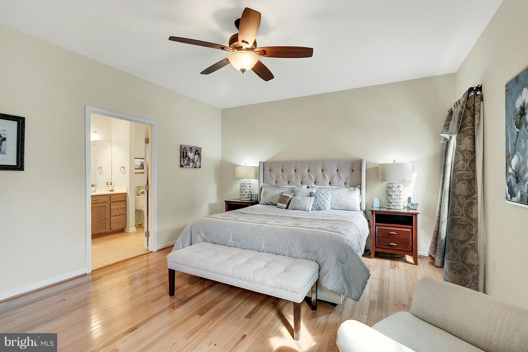 THREE FLAGS - Residential