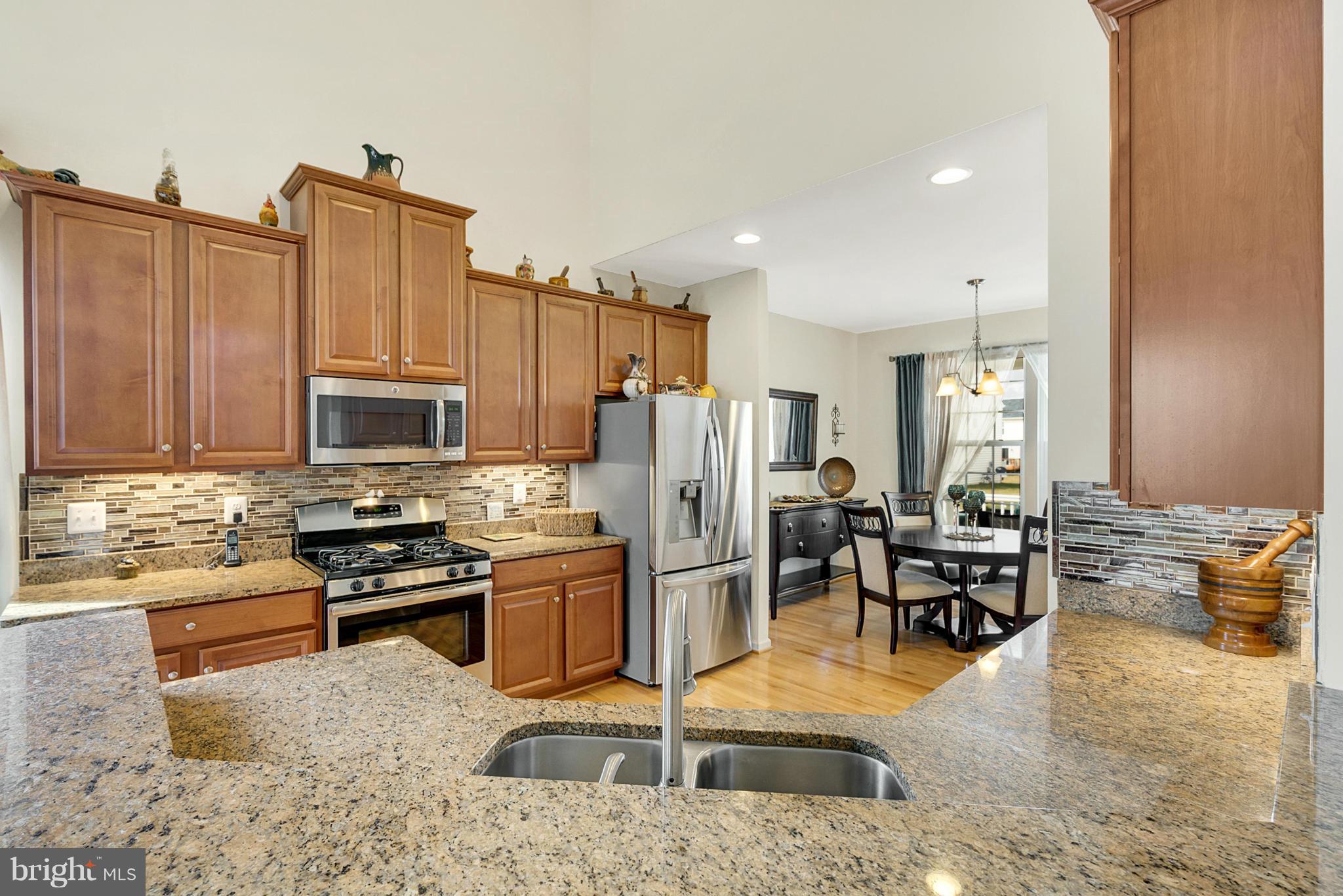 THREE FLAGS - Residential