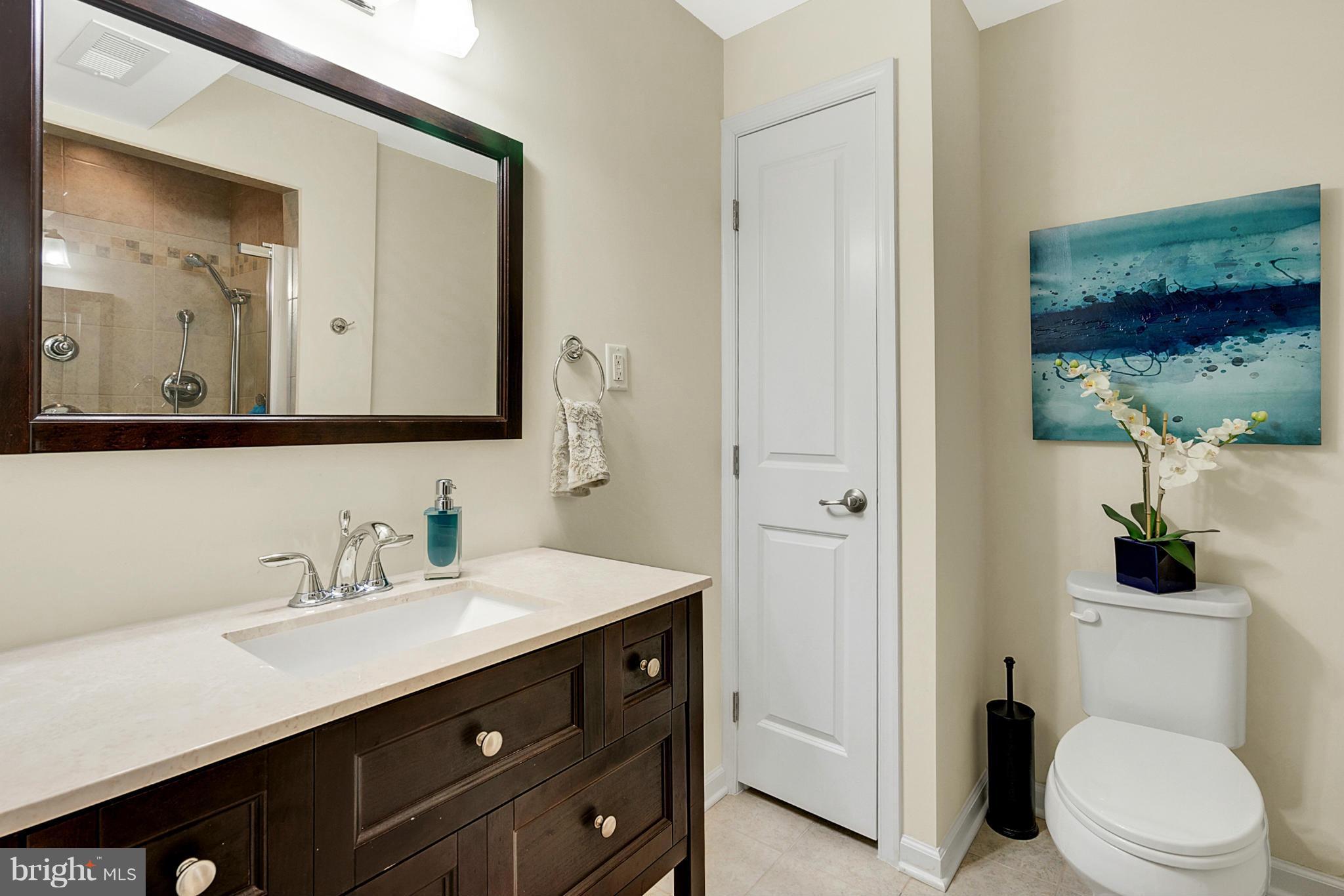 THREE FLAGS - Residential