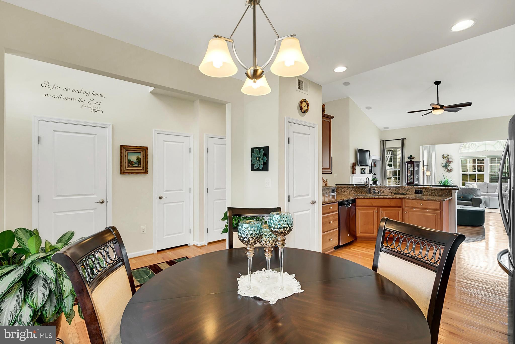 THREE FLAGS - Residential