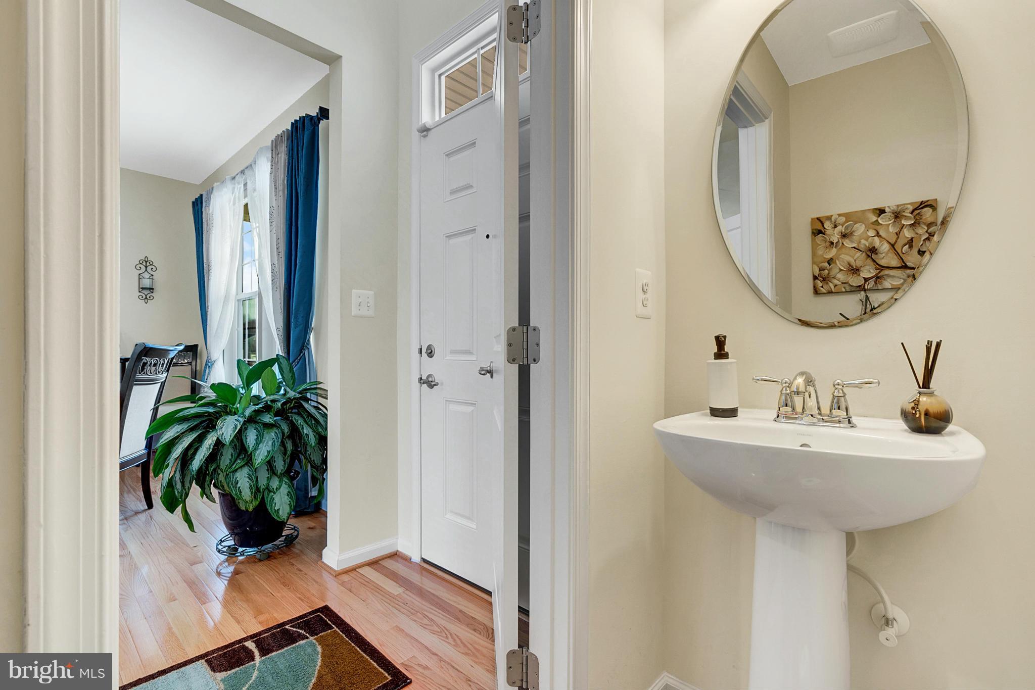 THREE FLAGS - Residential