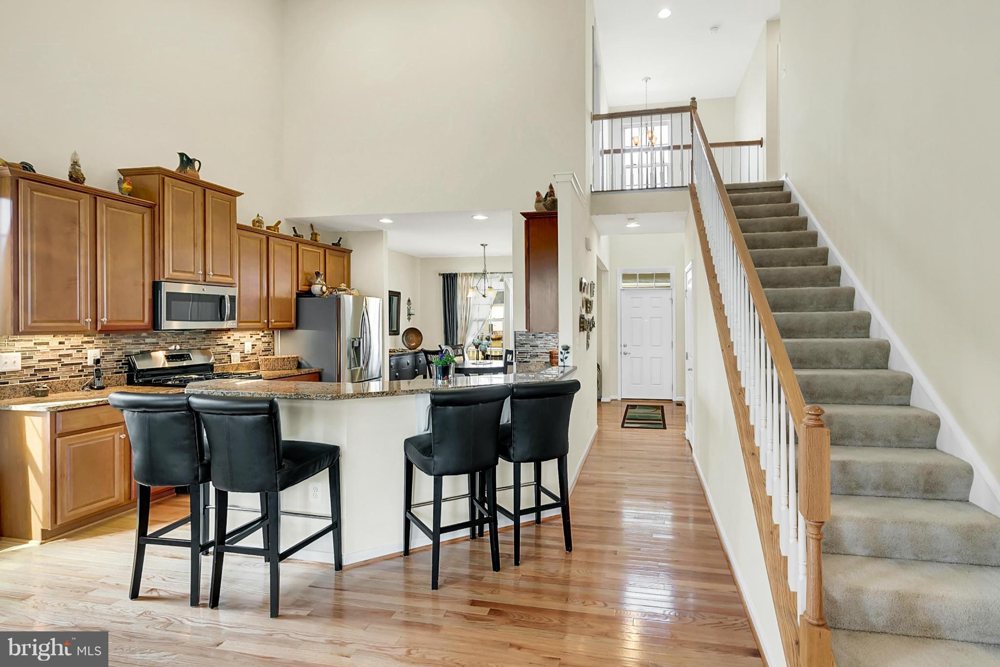 THREE FLAGS - Residential