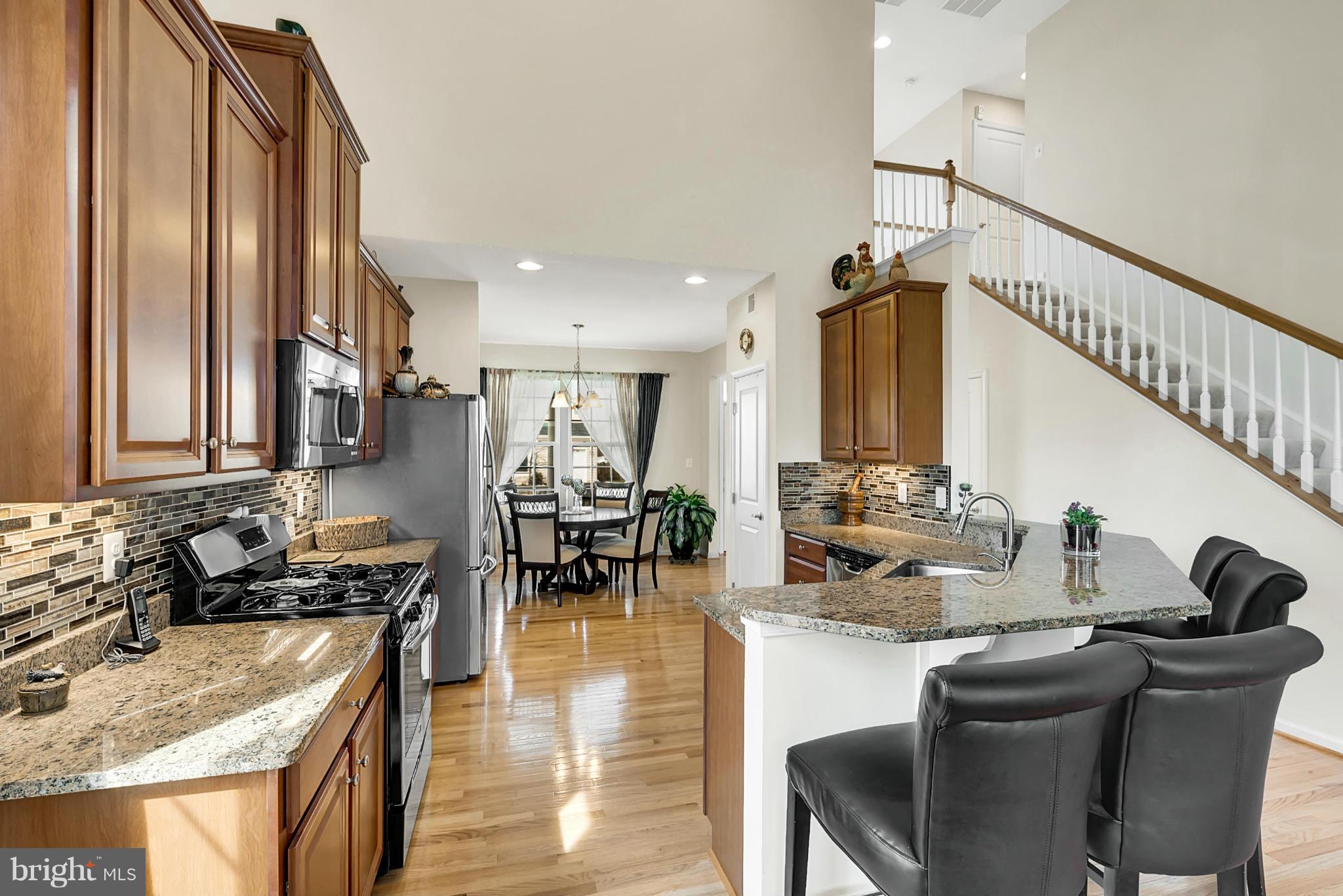 THREE FLAGS - Residential