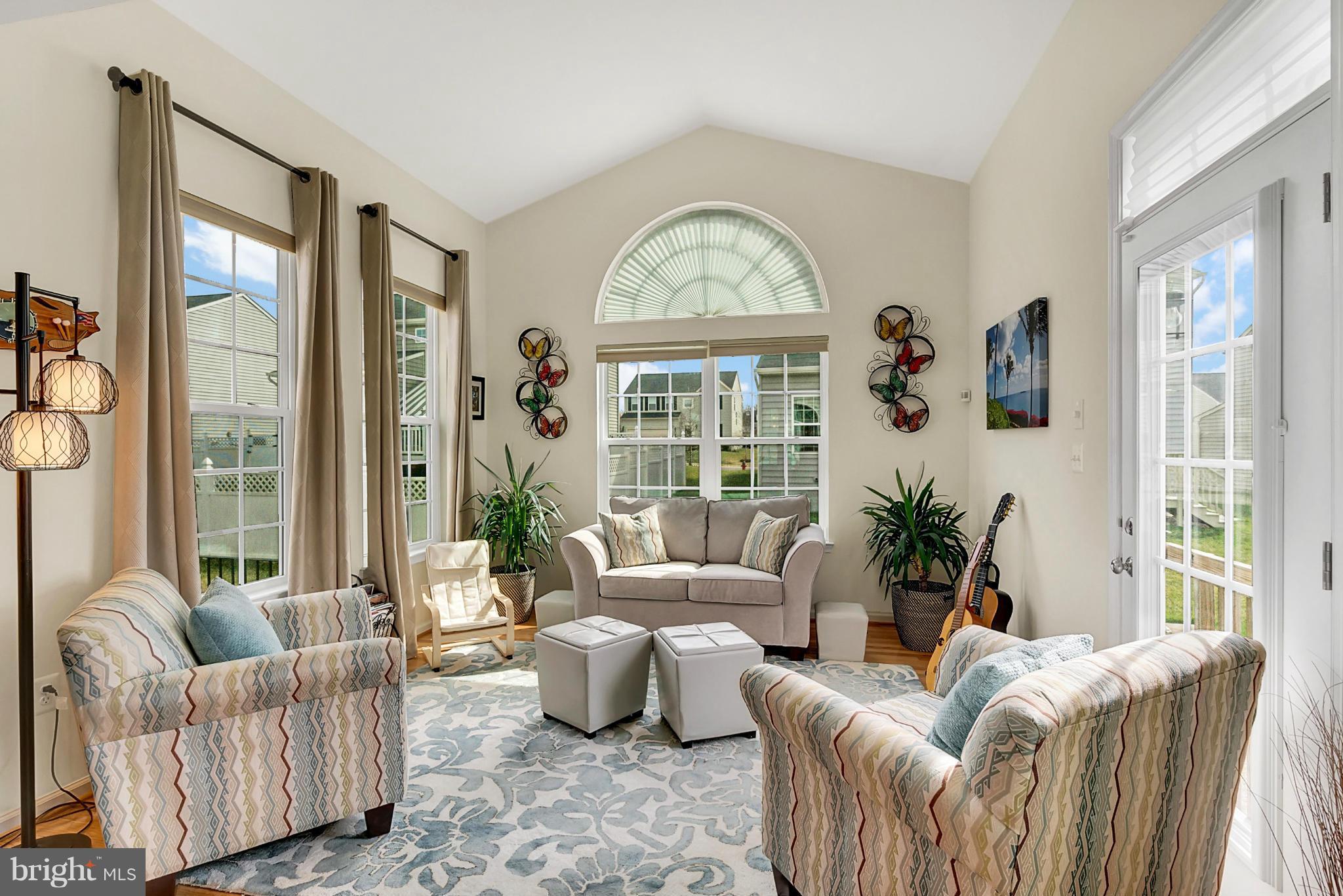 THREE FLAGS - Residential