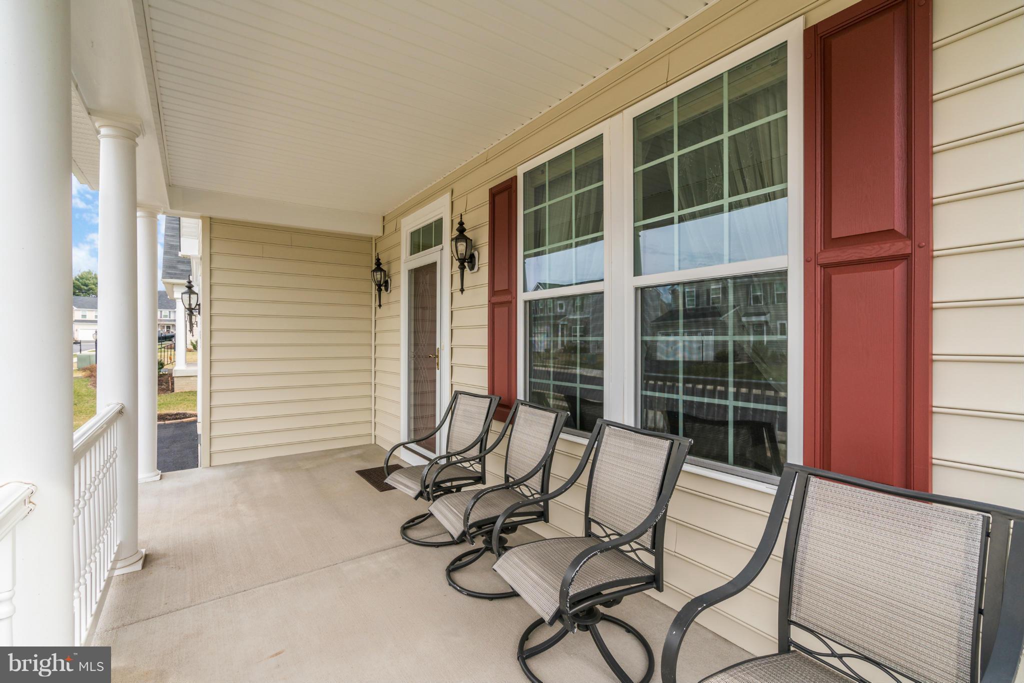 THREE FLAGS - Residential