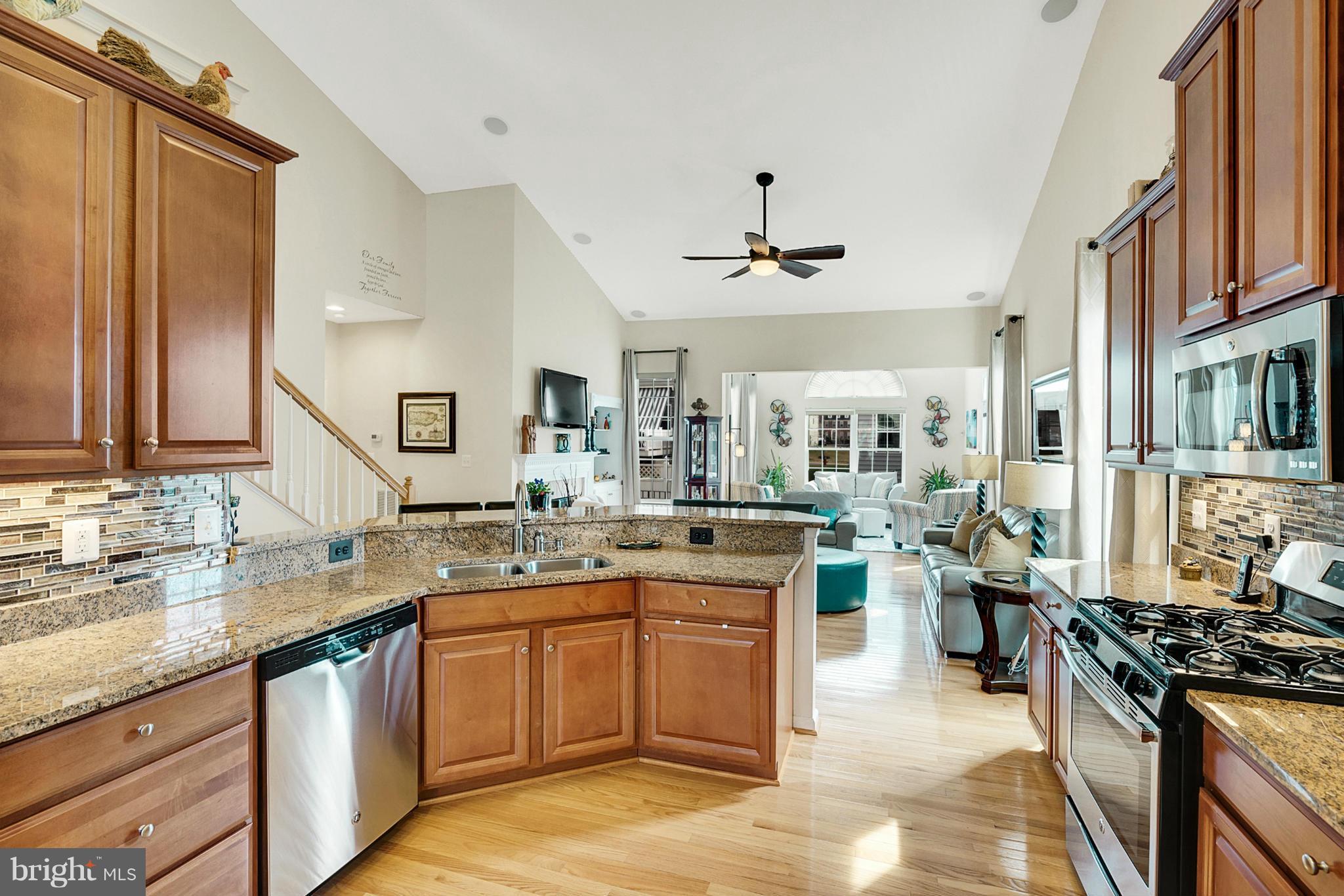 THREE FLAGS - Residential