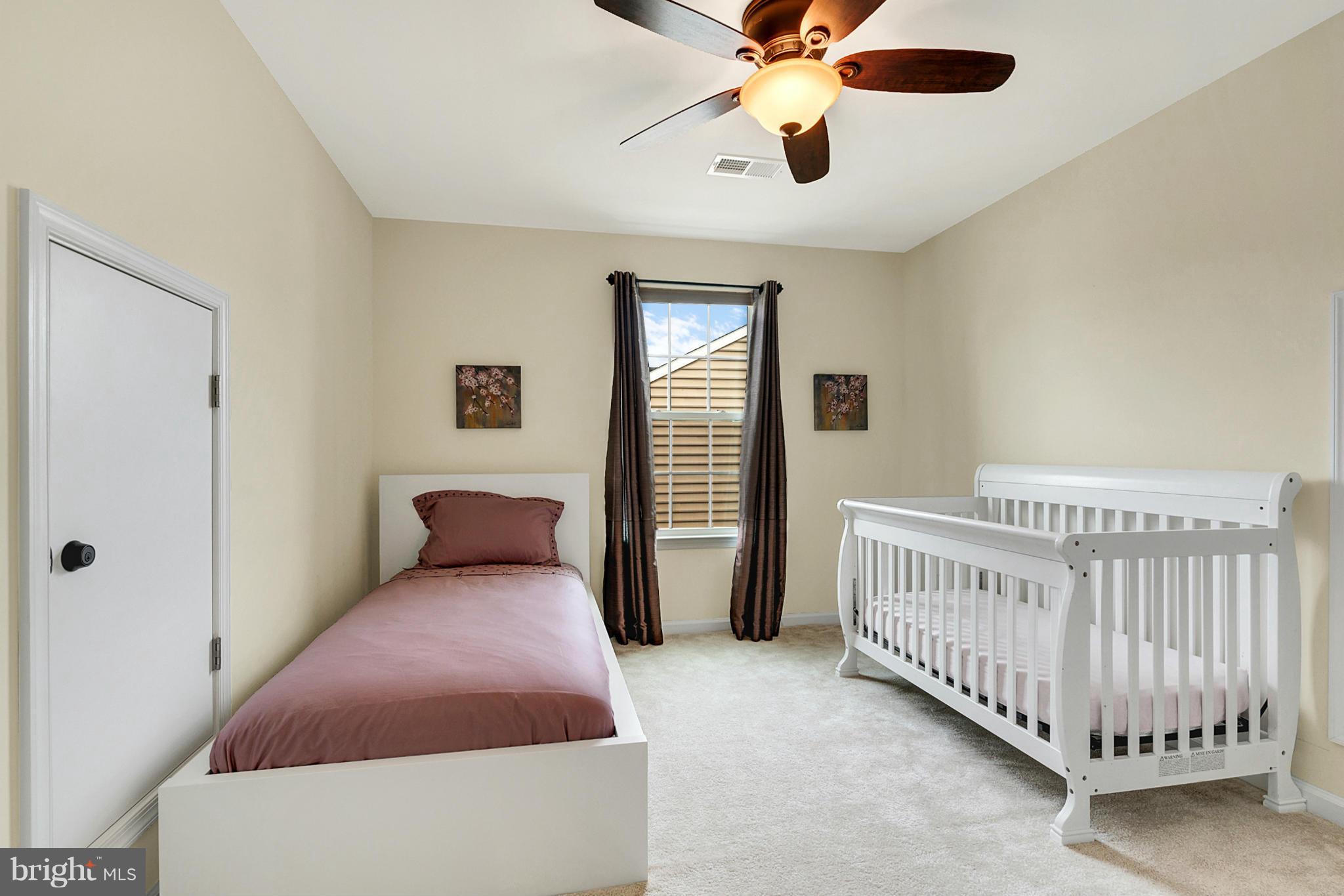 THREE FLAGS - Residential