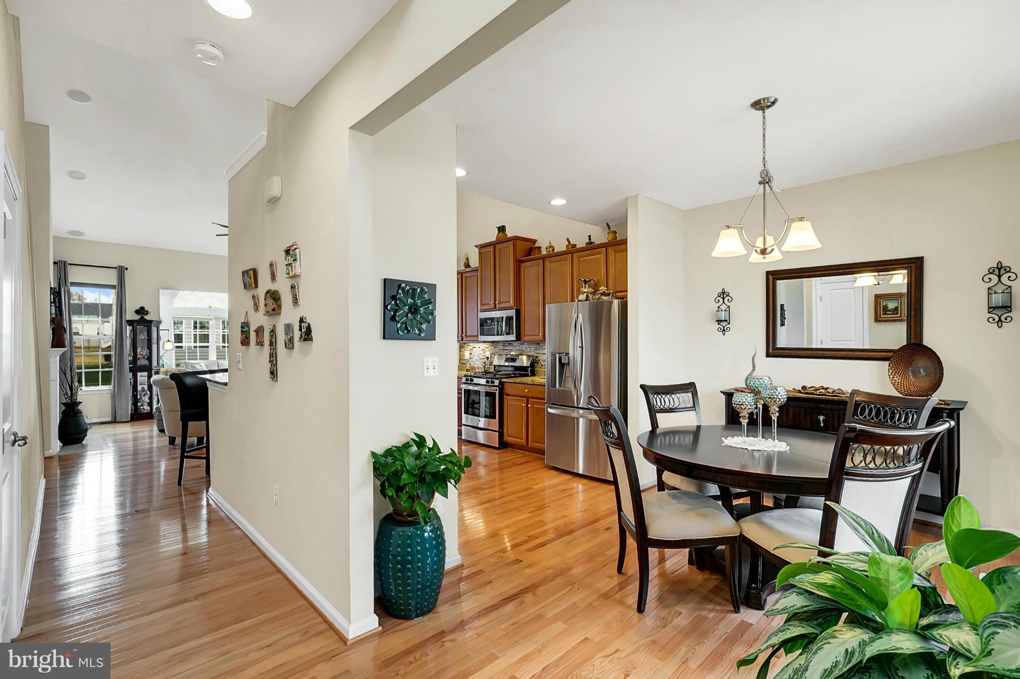 THREE FLAGS - Residential