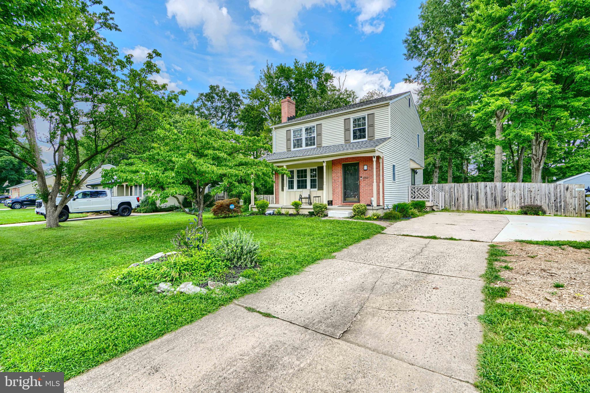 1353 SWEETBRIAR LANE