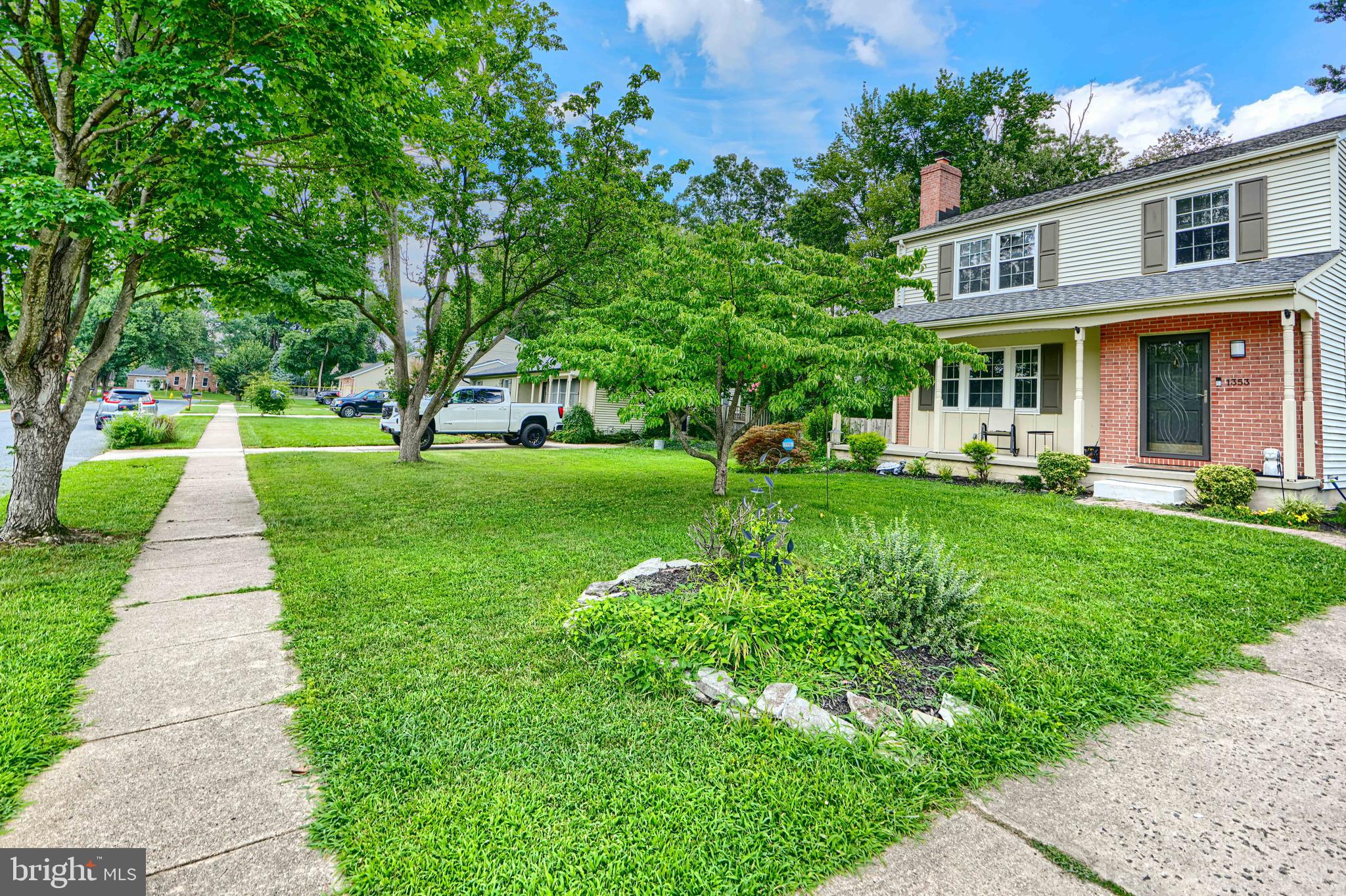 1353 SWEETBRIAR LANE