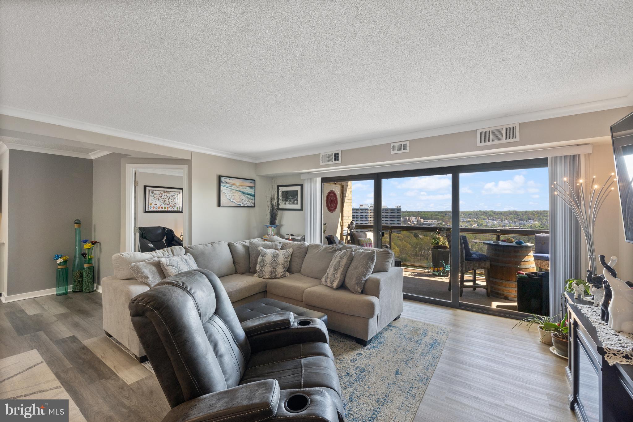 WATERGATE AT LANDMARK - Residential