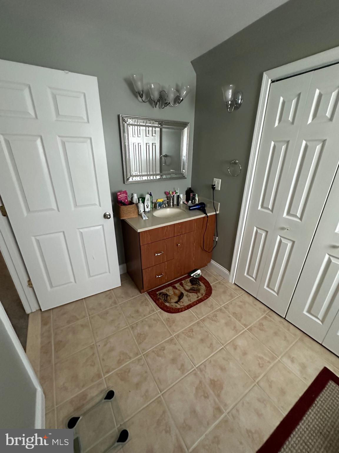 GRAY MANOR - Residential