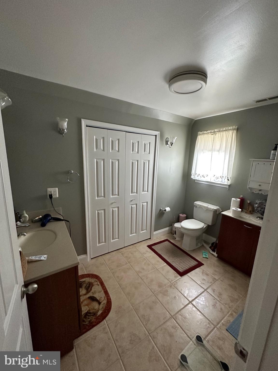 GRAY MANOR - Residential