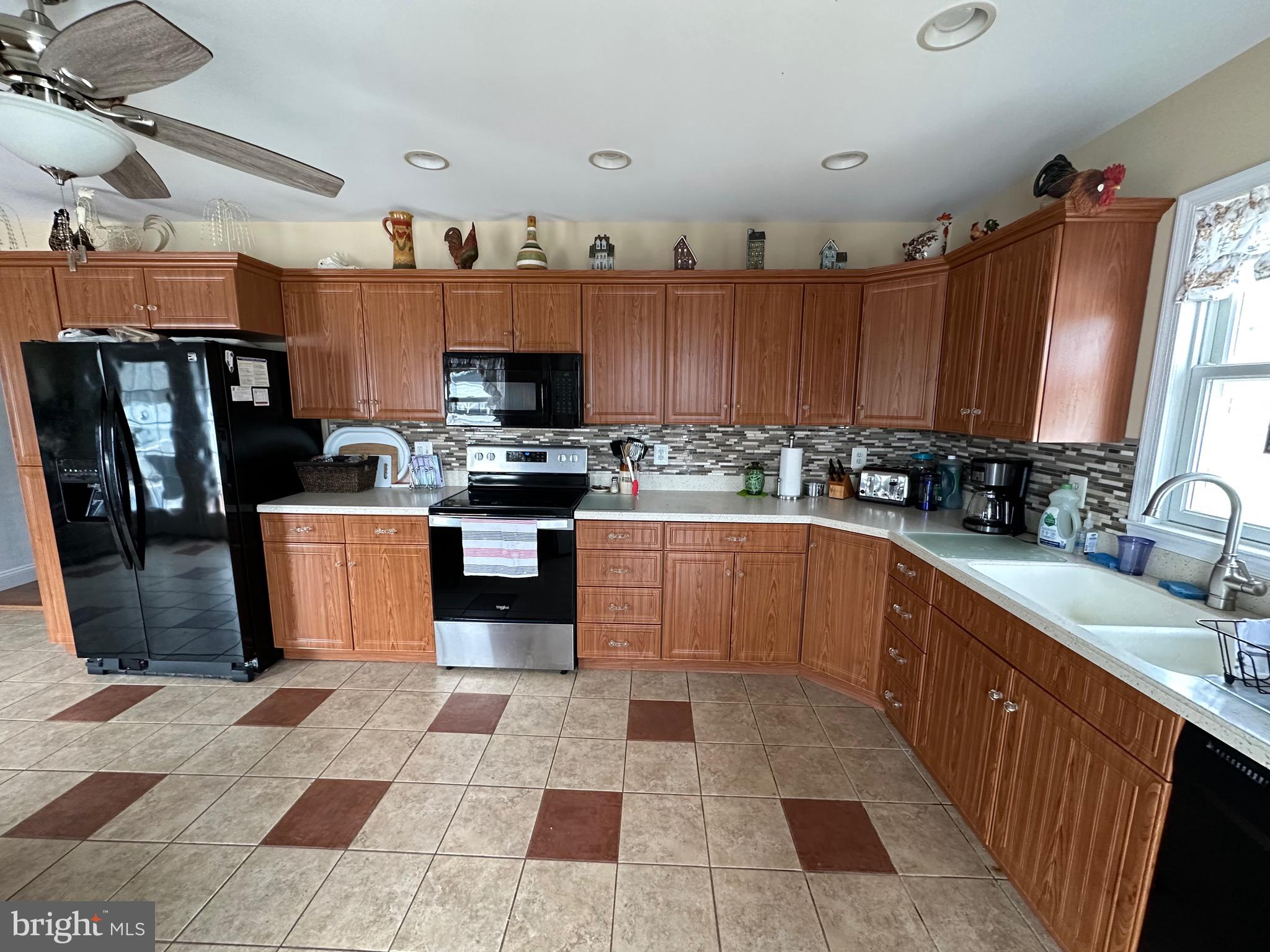 GRAY MANOR - Residential