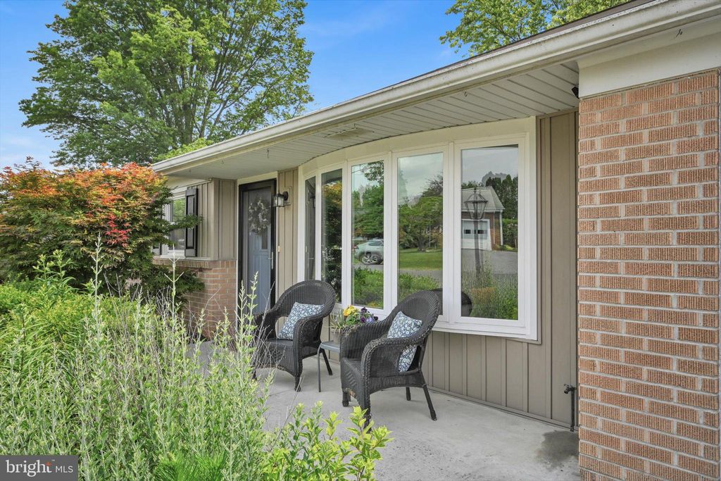 Photo of 18 VIOLET AVE, WILLOW STREET, PA 17584 (MLS # PALA2037126)