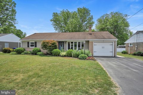 Photo of 18 VIOLET AVE, WILLOW STREET, PA 17584 (MLS # PALA2037126)
