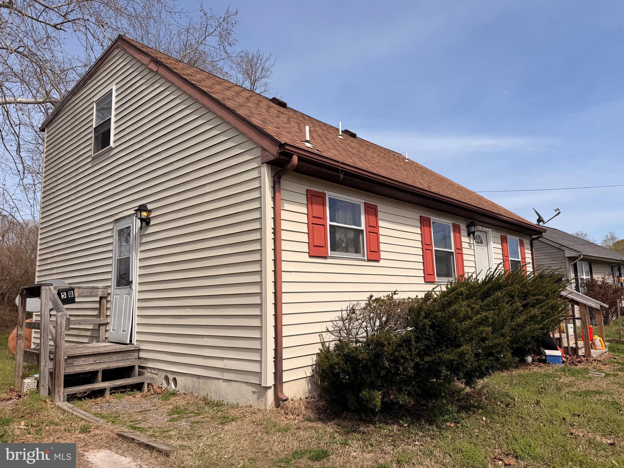 5 W CHESTNUT STREET