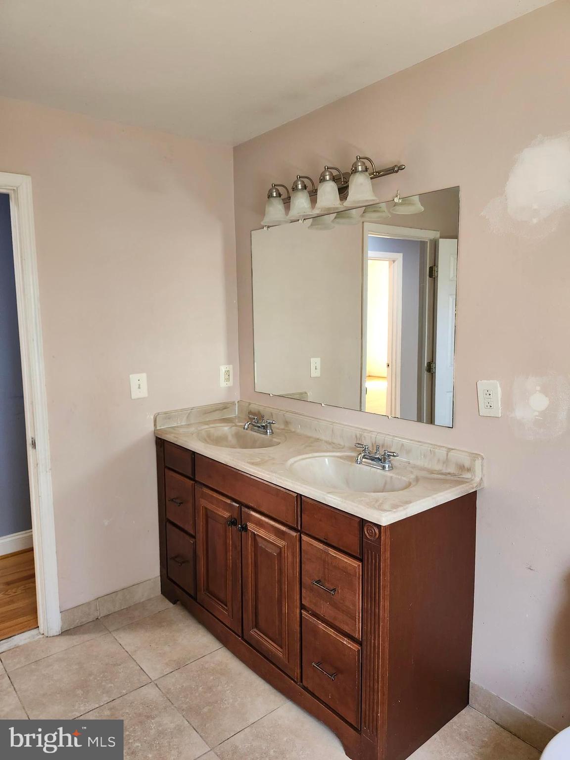 ESPERANZA FARMS - Residential