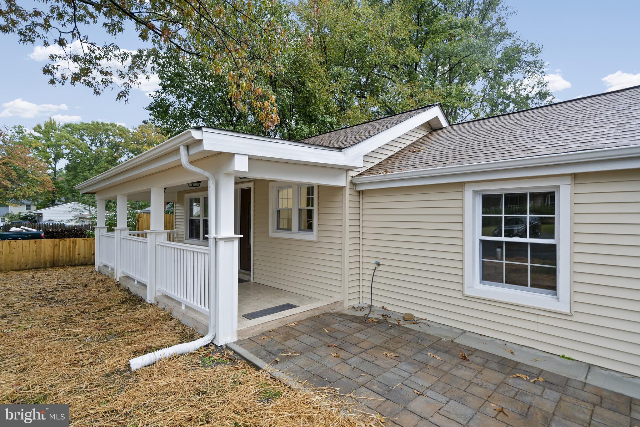 WOODLAND BEACH - Residential