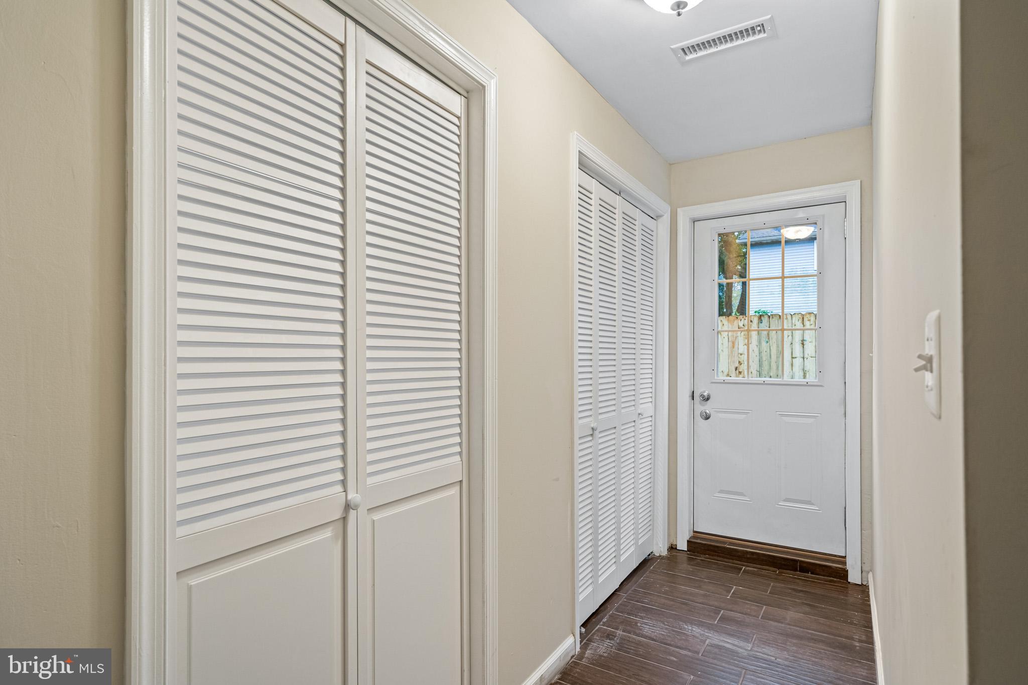 WOODLAND BEACH - Residential