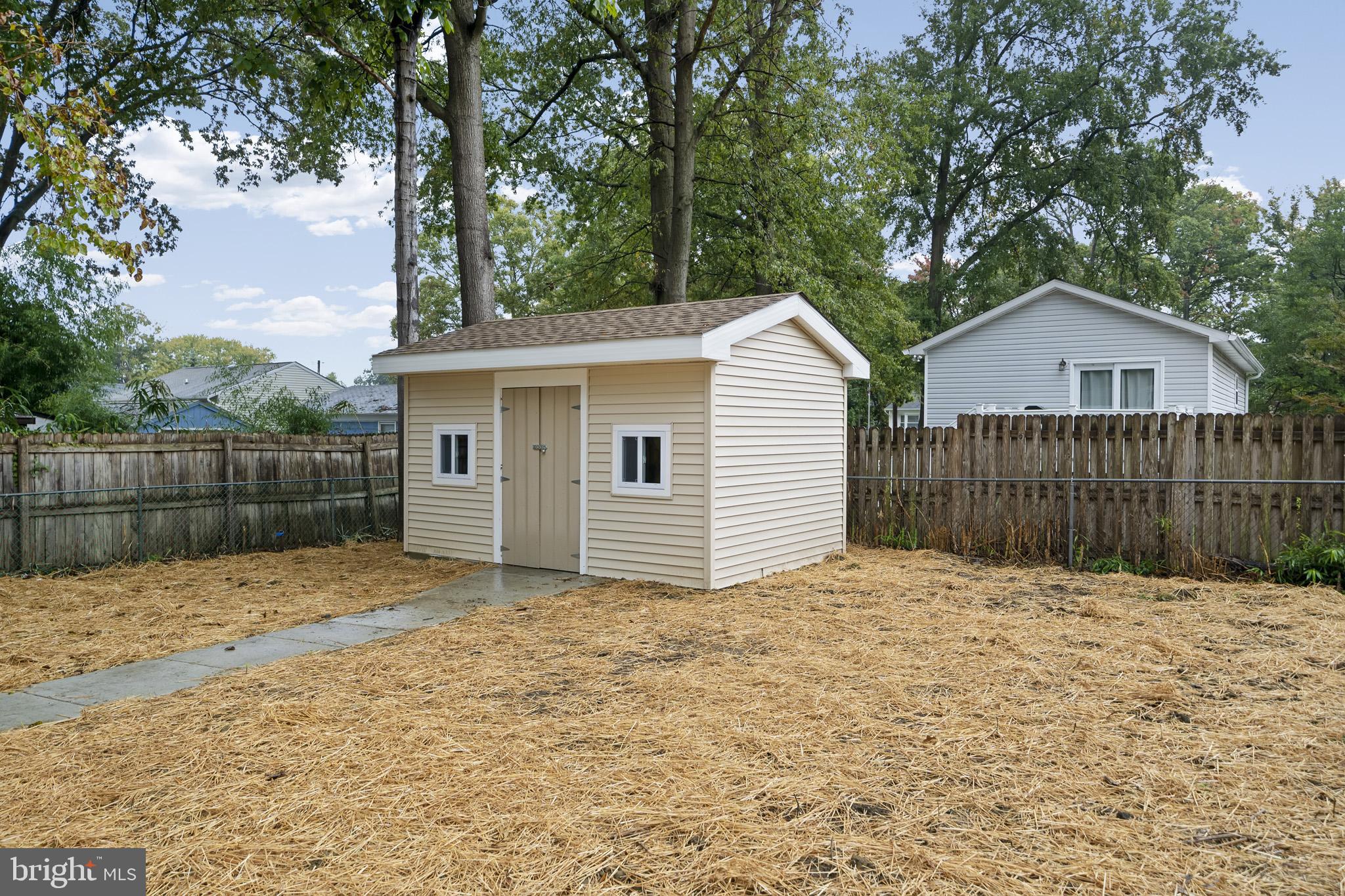 WOODLAND BEACH - Residential