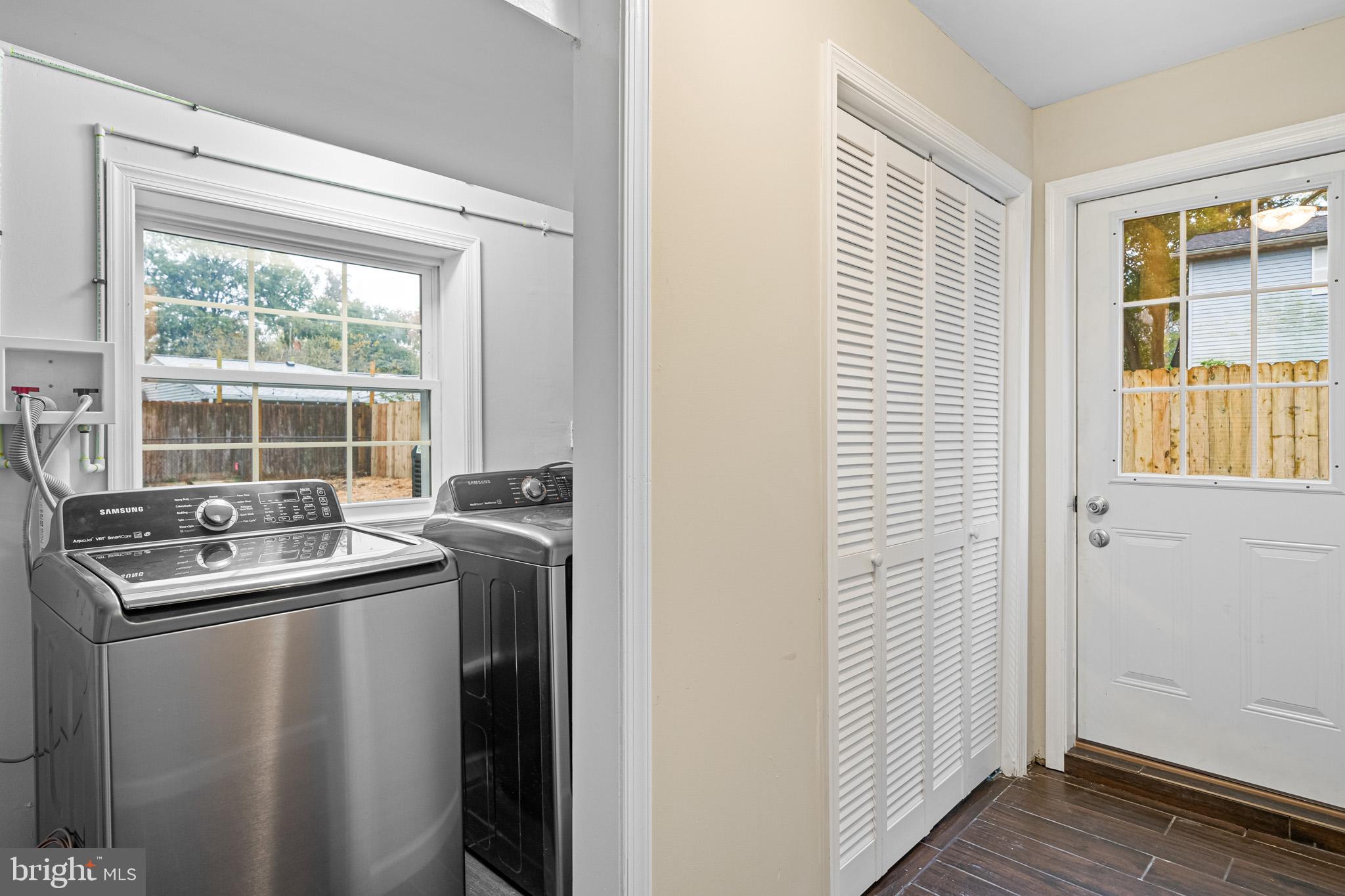 WOODLAND BEACH - Residential