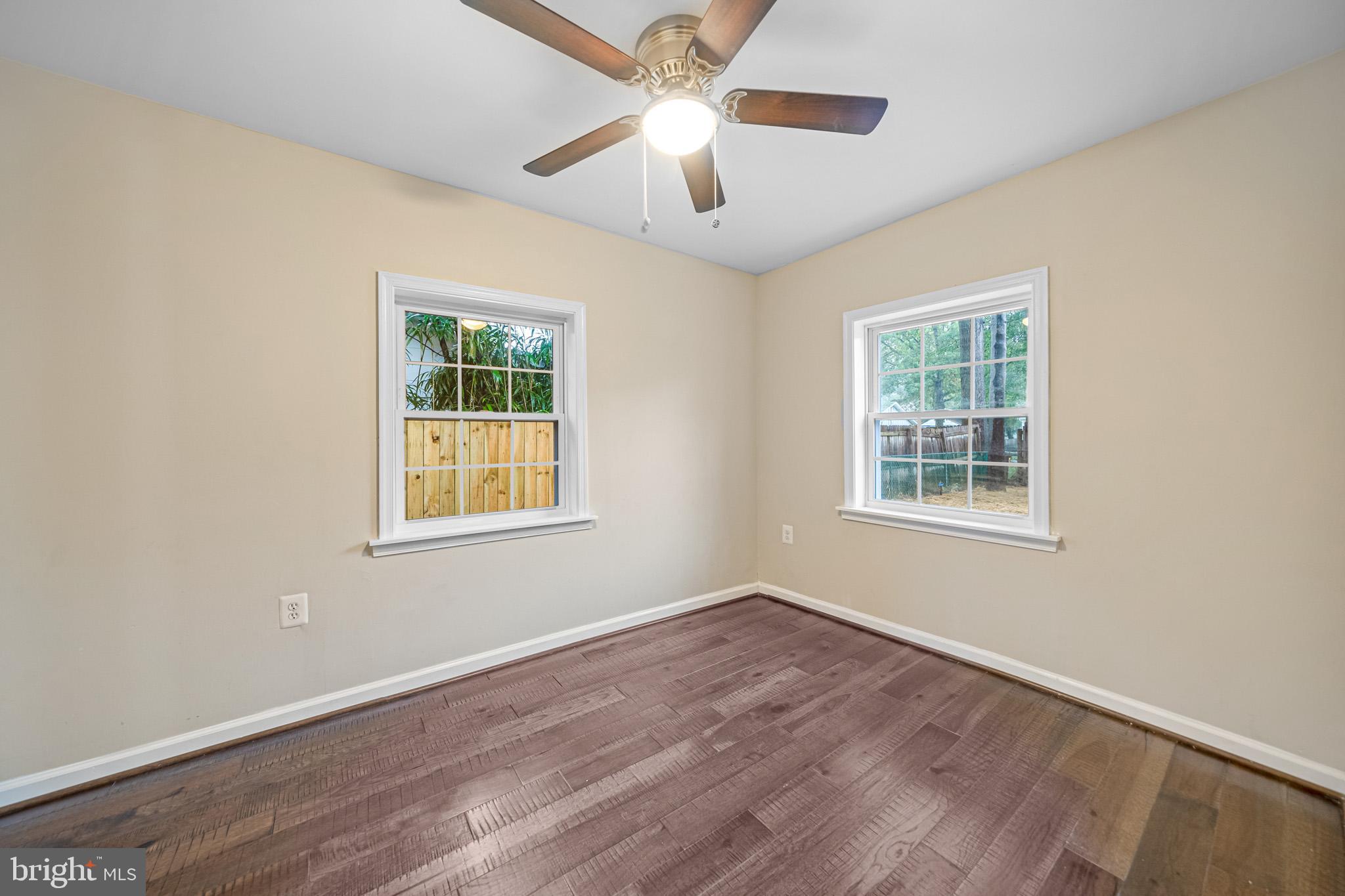 WOODLAND BEACH - Residential