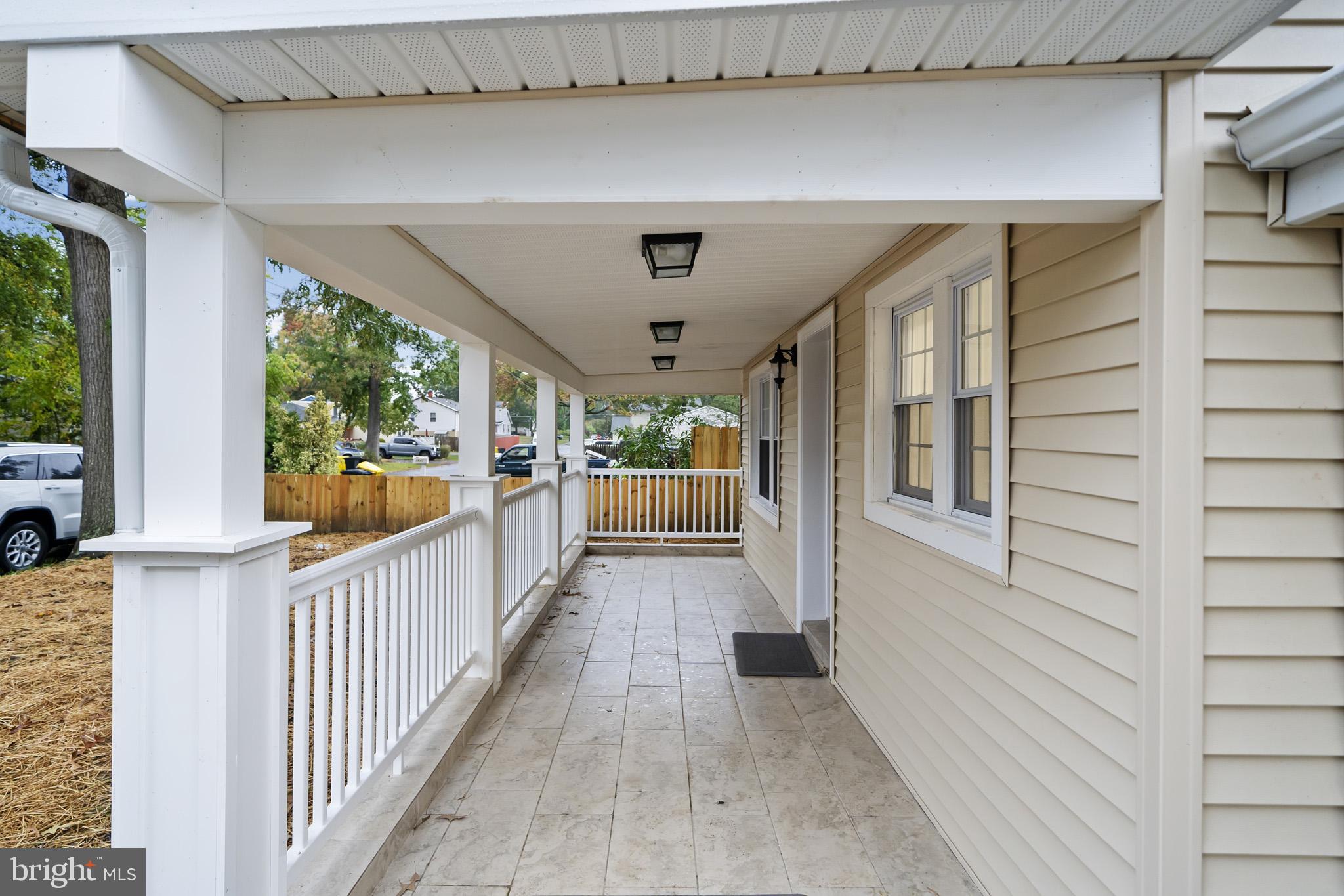 WOODLAND BEACH - Residential