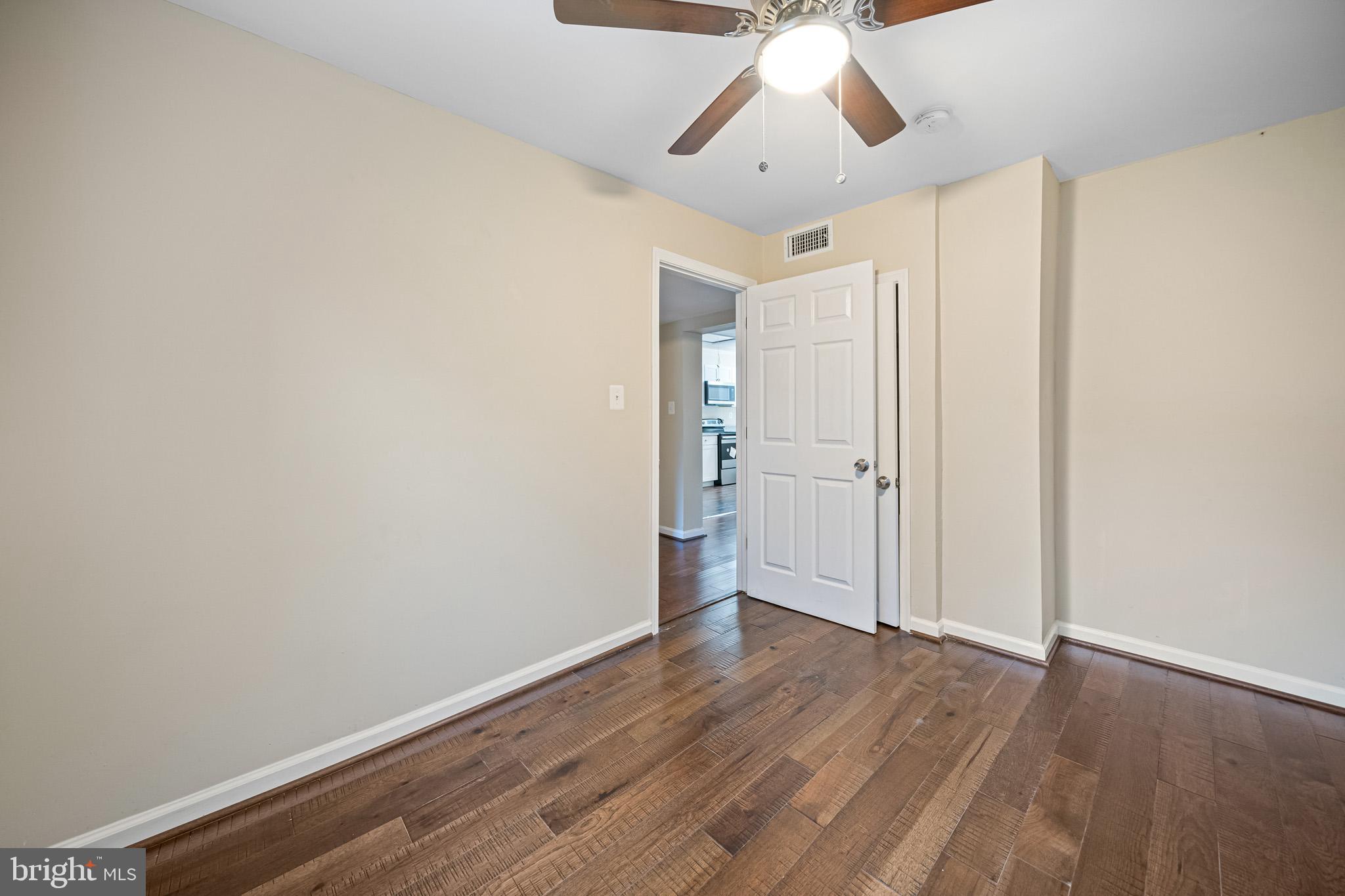 WOODLAND BEACH - Residential