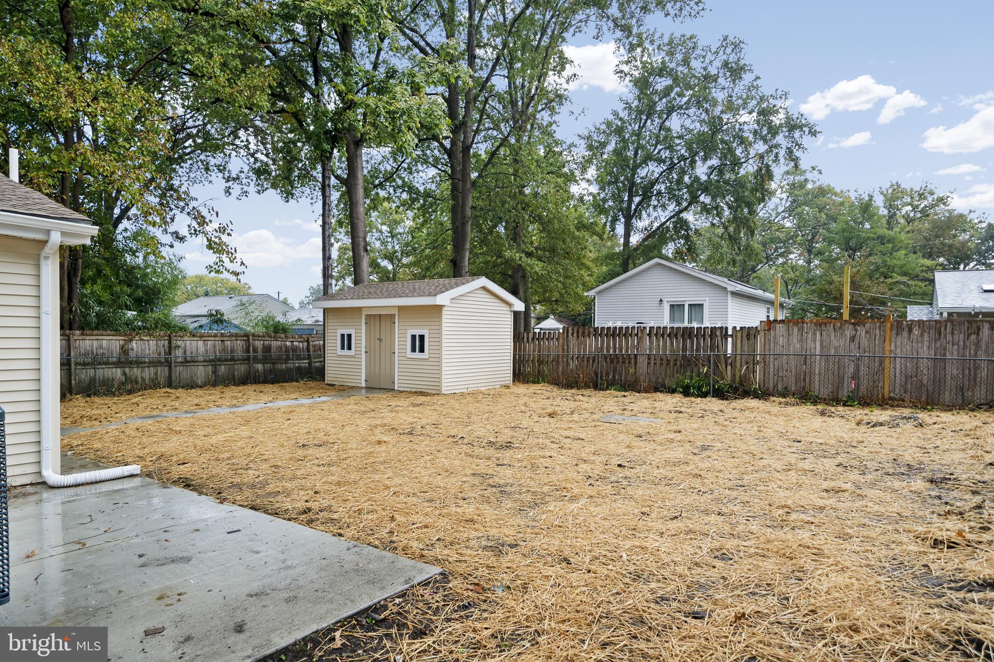 WOODLAND BEACH - Residential