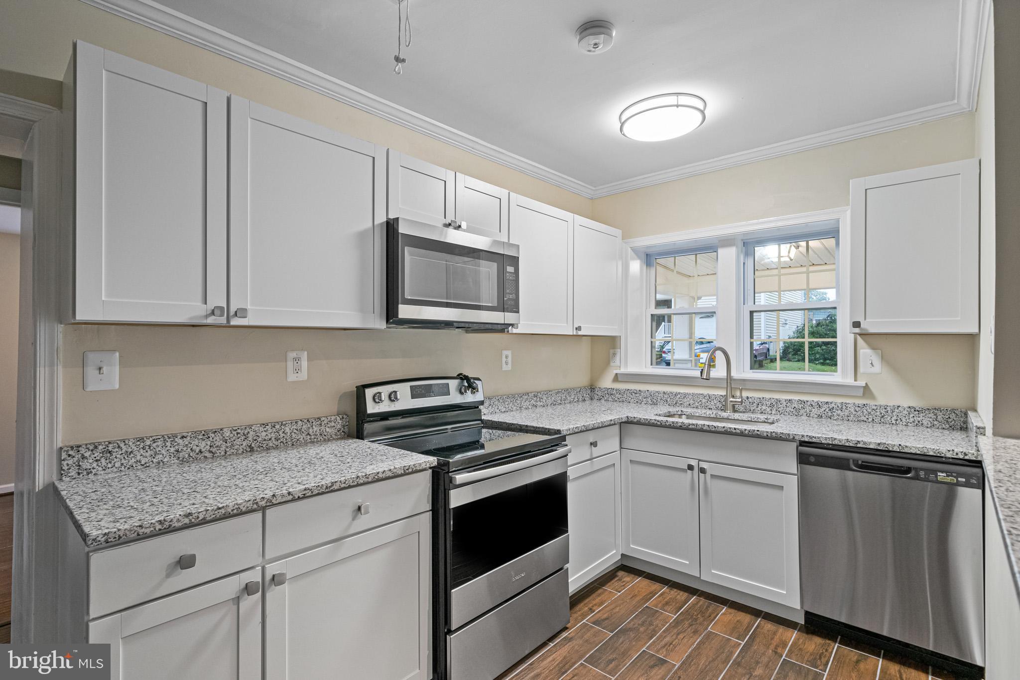 WOODLAND BEACH - Residential