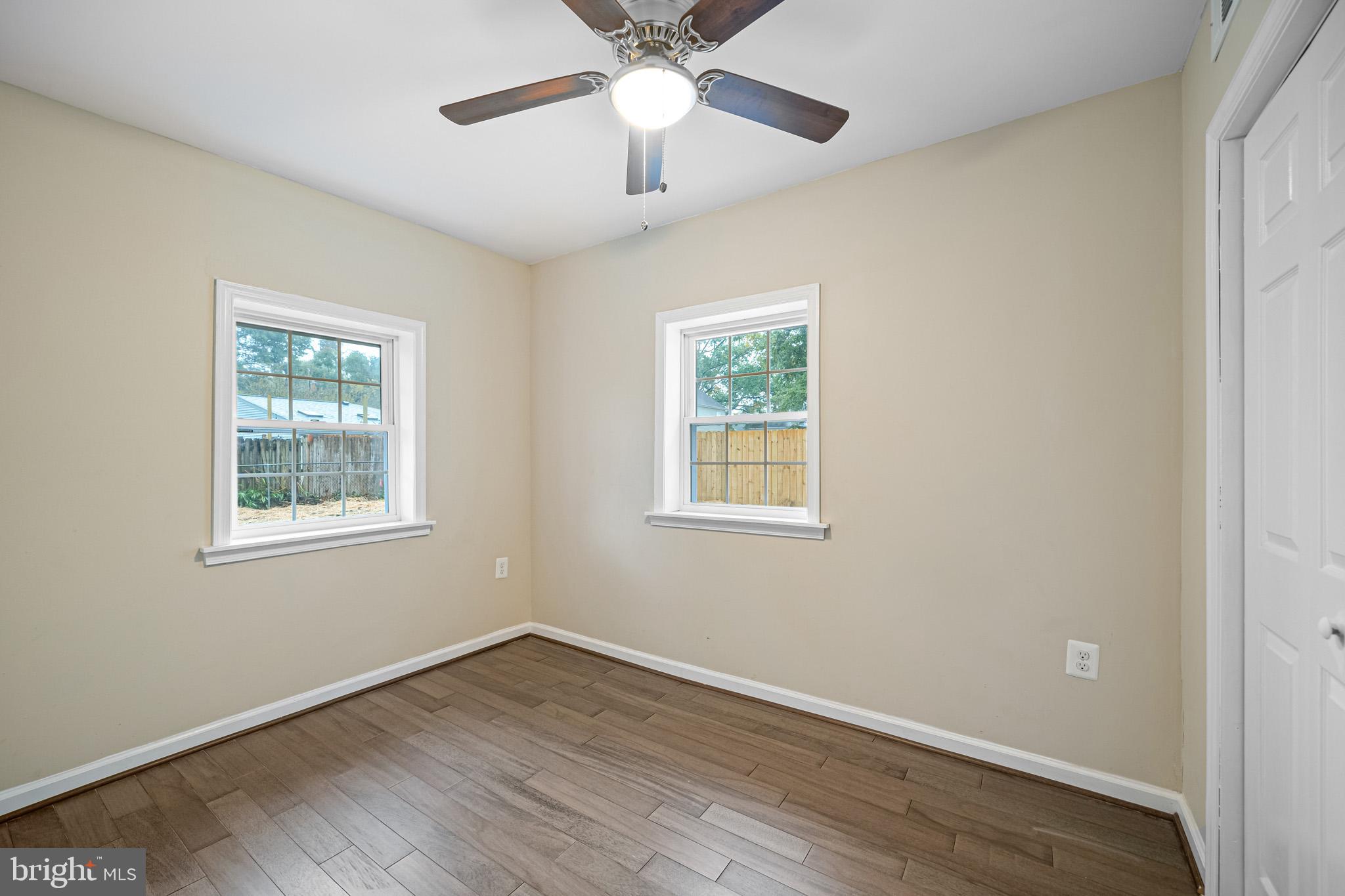 WOODLAND BEACH - Residential