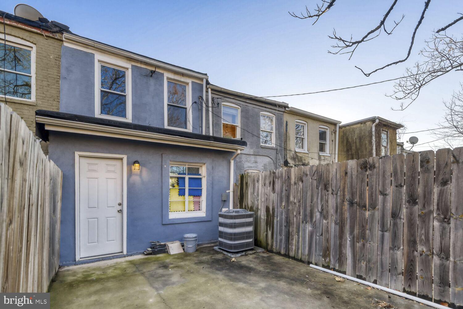 BROADWAY EAST - Residential