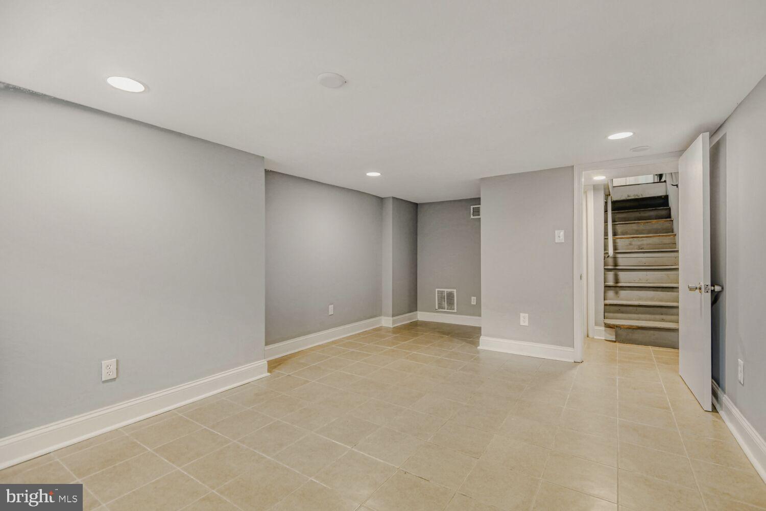 BROADWAY EAST - Residential