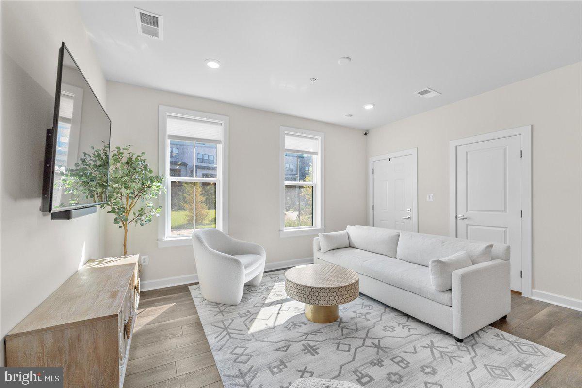 WOODLAND PARK - Residential Lease