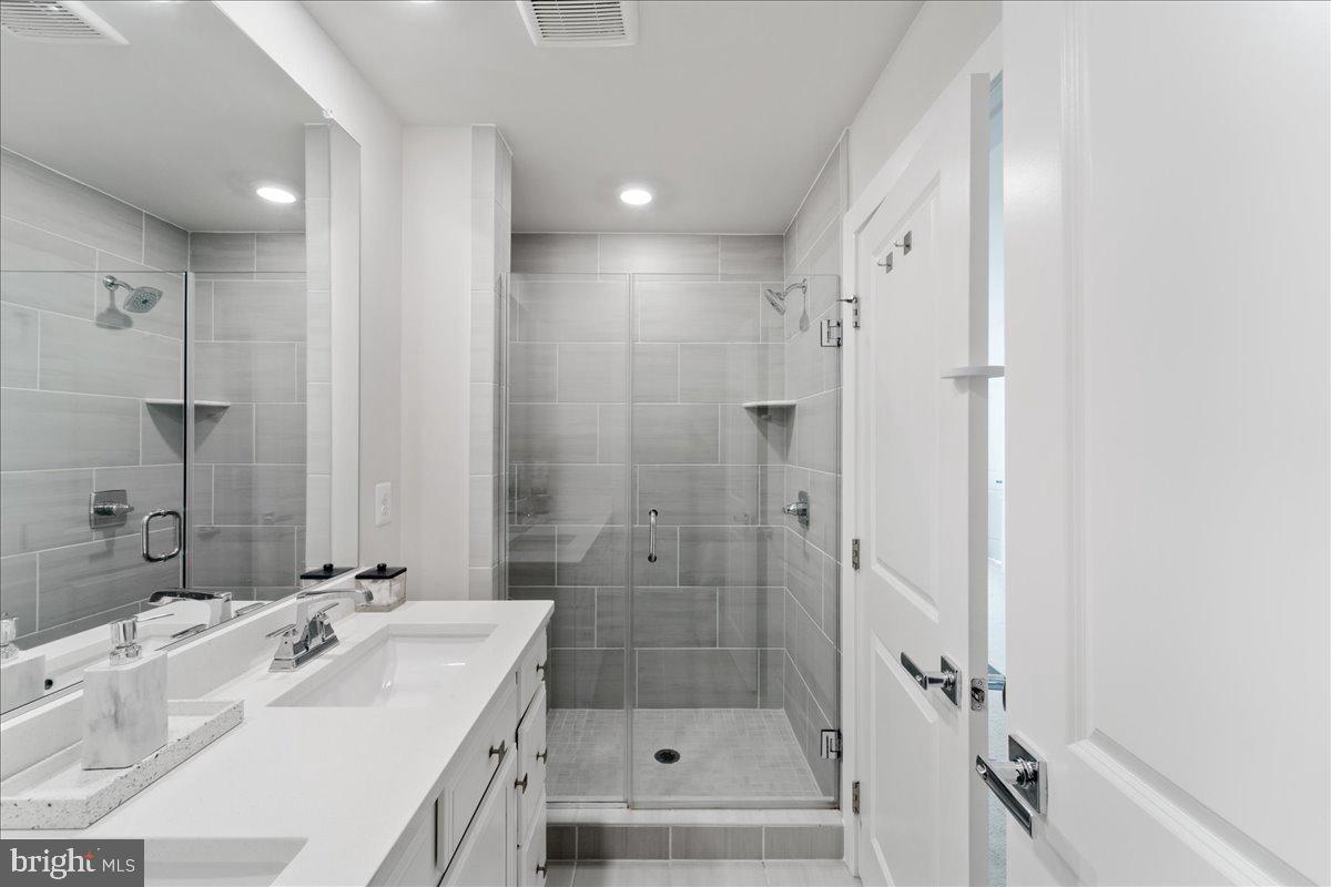 WOODLAND PARK - Residential Lease