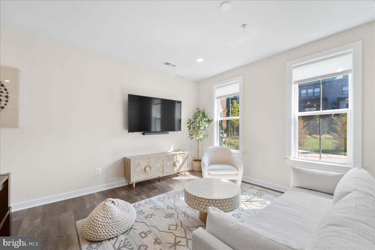 WOODLAND PARK - Residential Lease