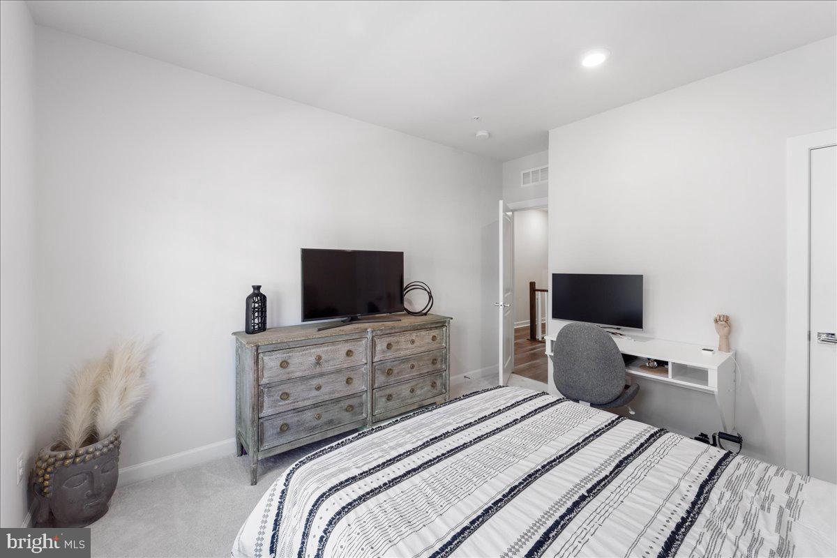 WOODLAND PARK - Residential Lease