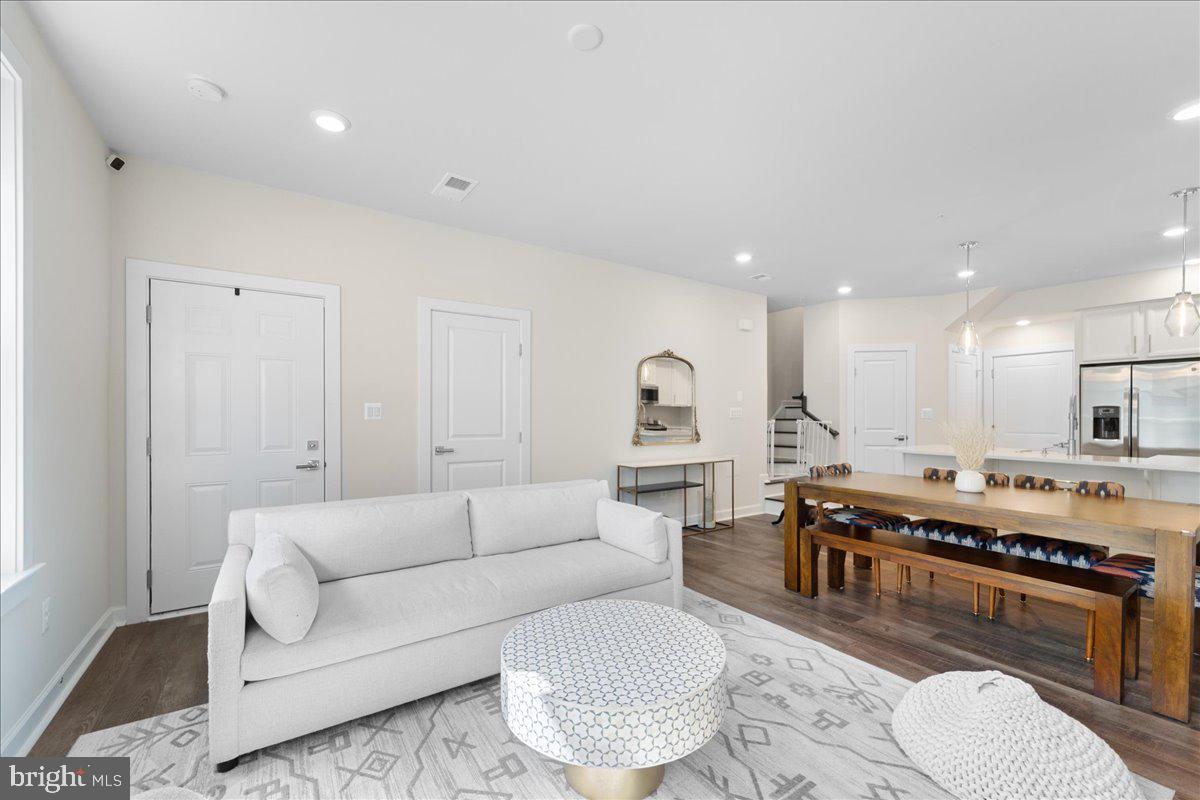 WOODLAND PARK - Residential Lease