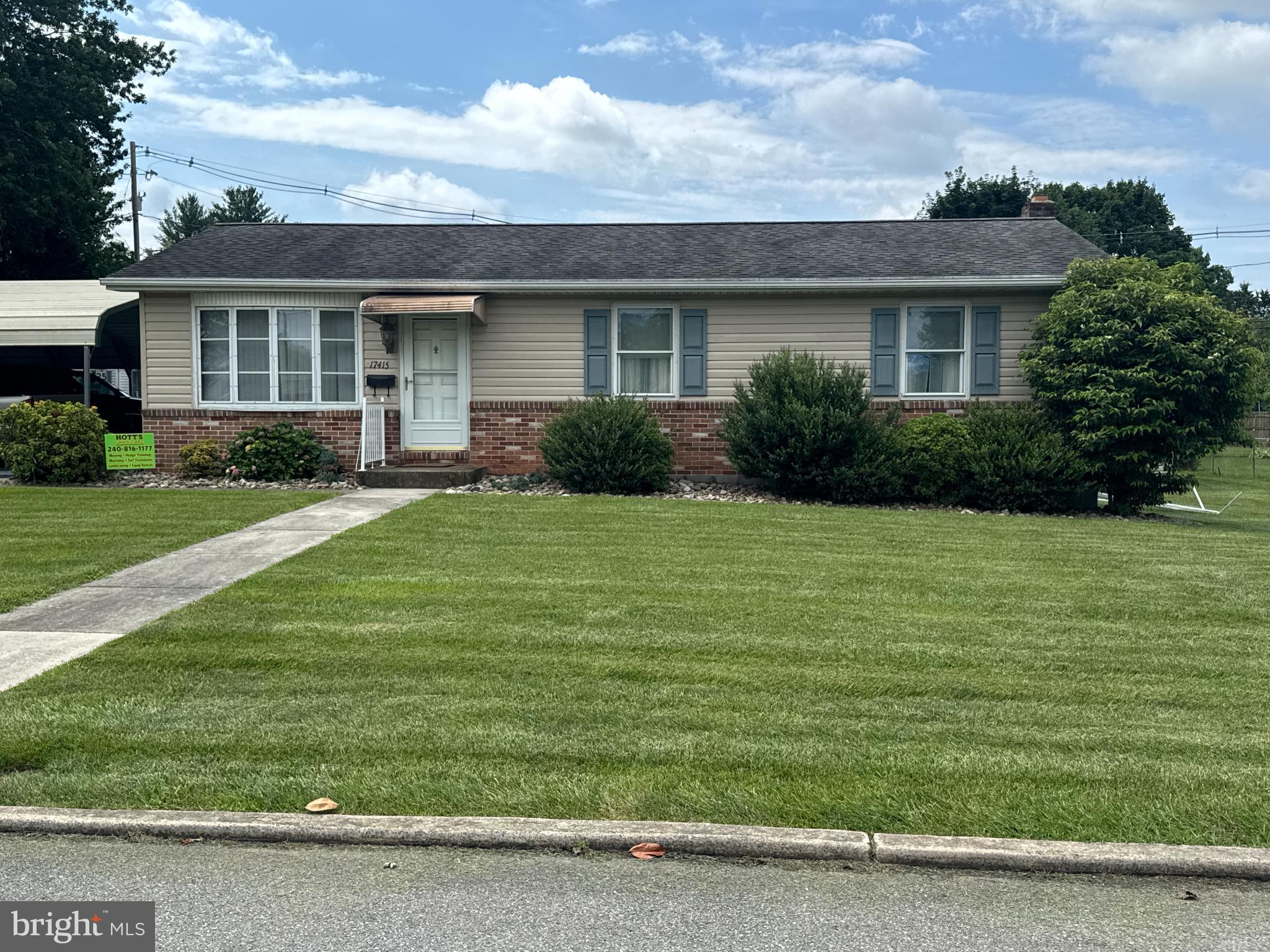 CHARMING RANCHER IN HAGERSTOWN, MD! This beautiful home features 3-bedrooms, 1-bathroom, a living room, dining room, kitchen, and large family room in the basement. Outside, enjoy a detached carport and spacious shed, along with a large rear yard perfect for gatherings. Located just minutes from restaurants, shopping, and more! Don’t miss the opportunity to make this home your own! This property will be offered at auction on Tuesday, August 19, 2025, at 3:00 PM. The List price in no way represents a minimum, starting, or acceptable bid.