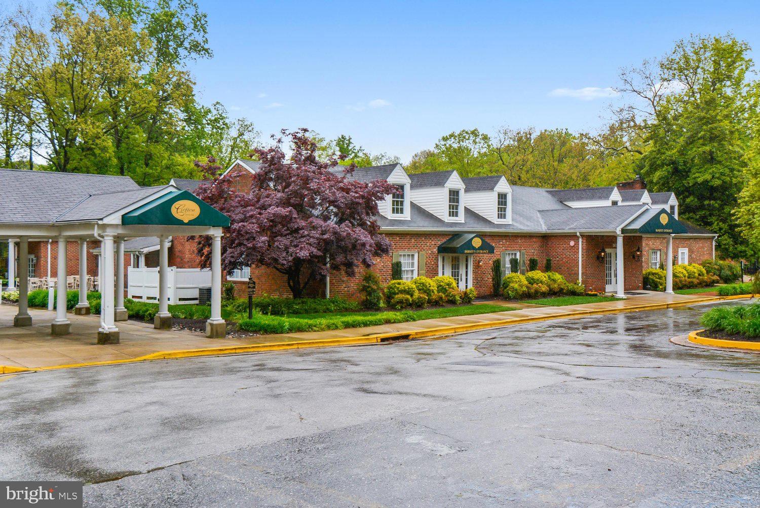 1728 WHITFIELD COURT