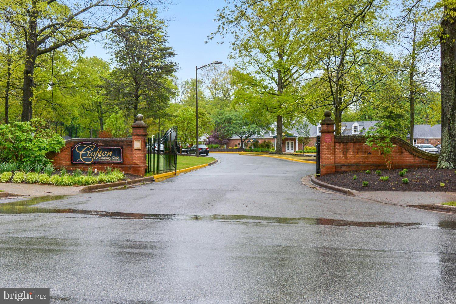 1728 WHITFIELD COURT