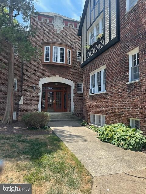 208 FARRAGUT STREET NW 204