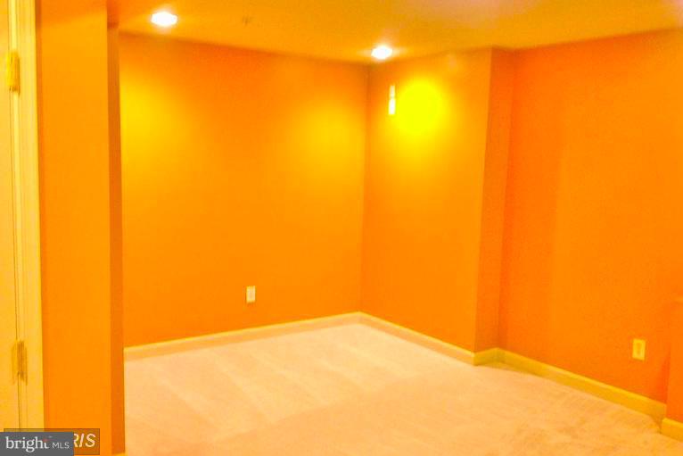 VILLAGES OF DORCHESTER - Residential Lease