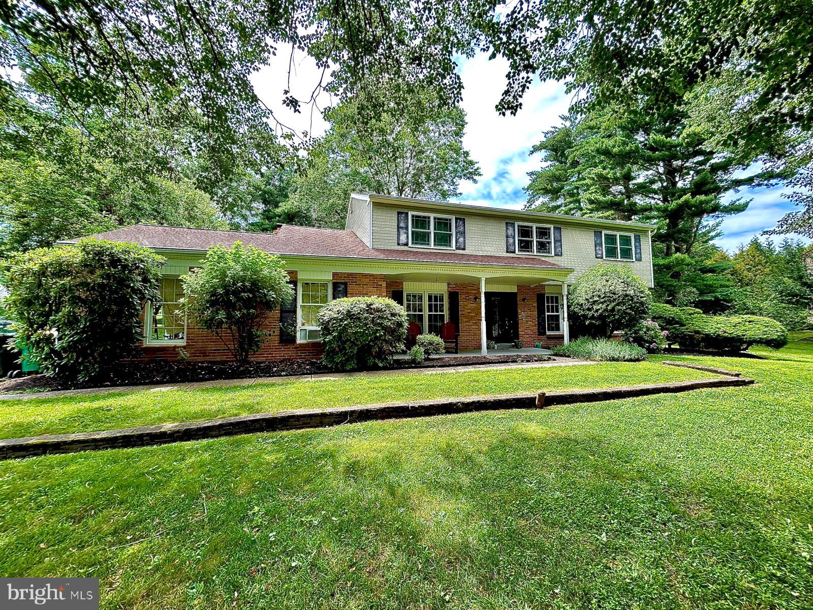 825 HUDSON DRIVE