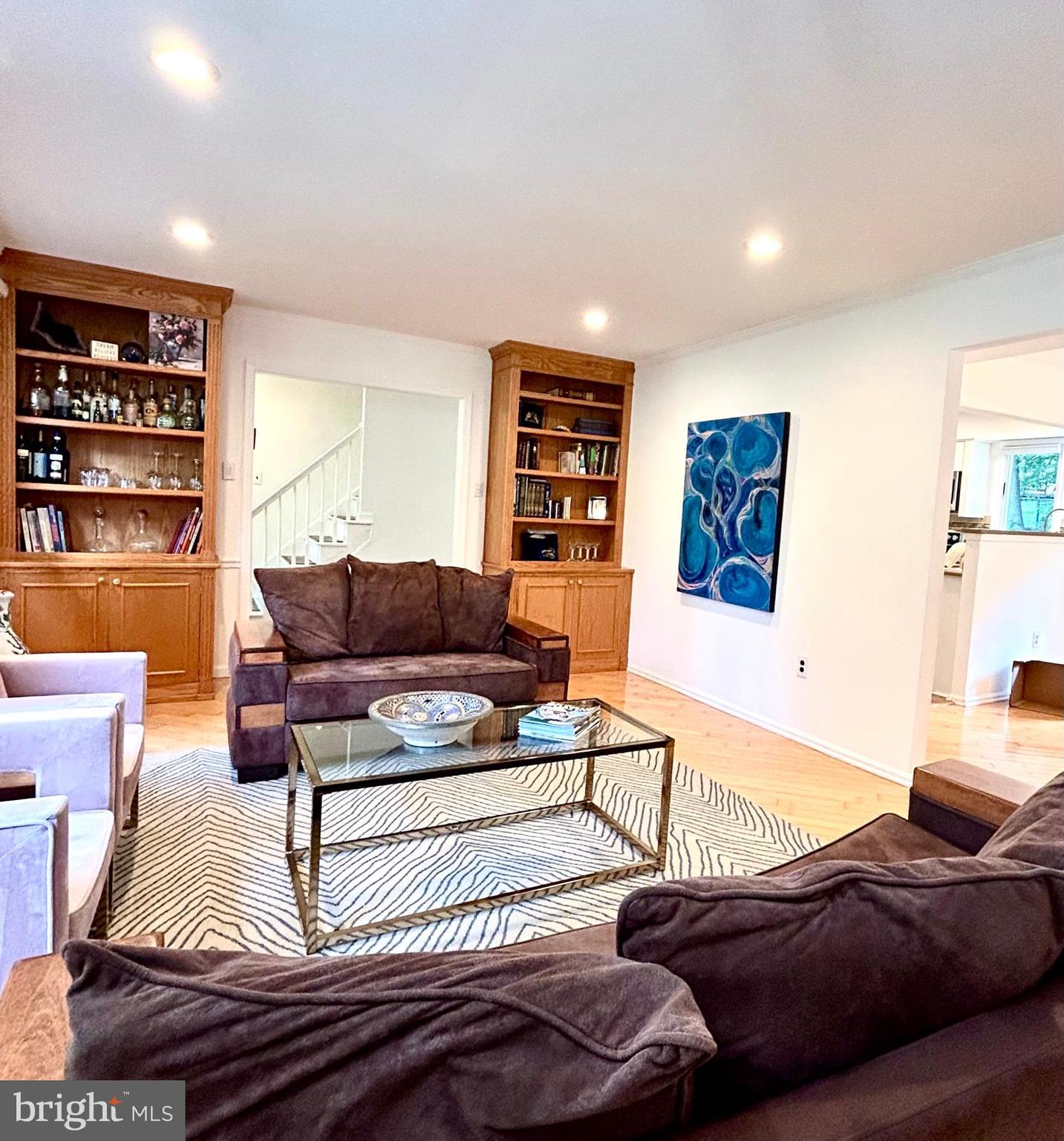 825 HUDSON DRIVE