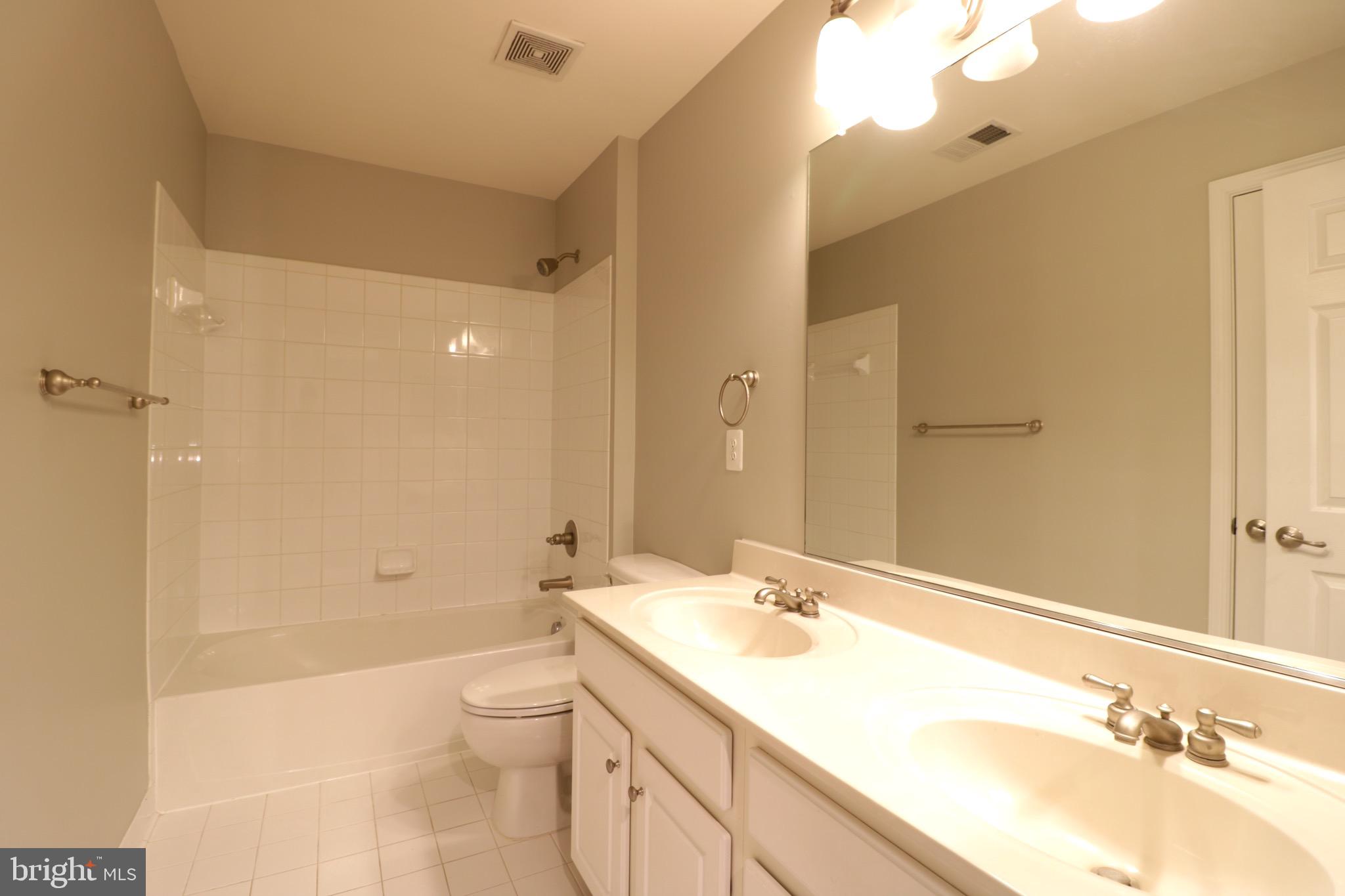 GREAT OAK - Residential Lease